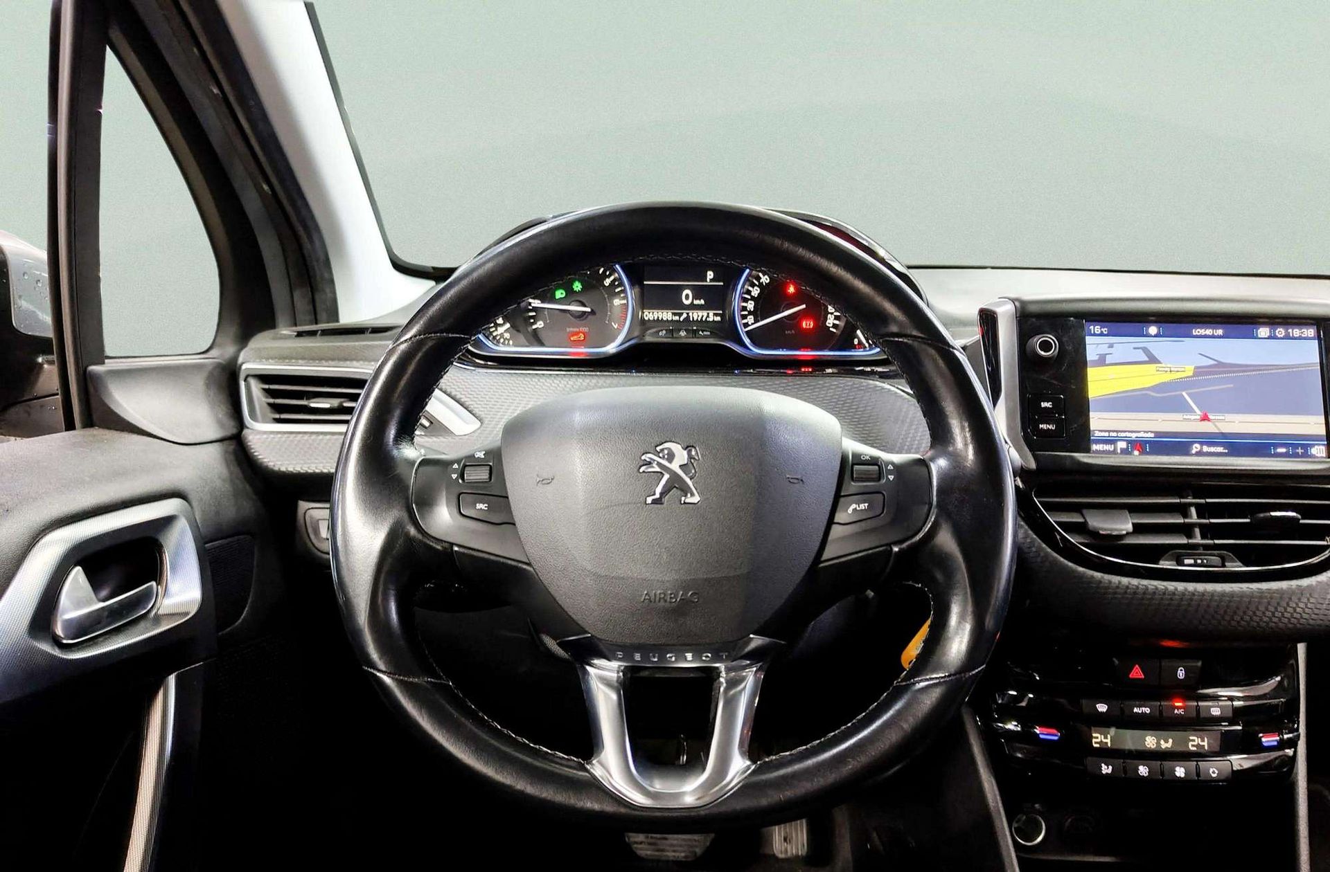 Peugeot 2008 PureTech 110 Allure EAT6 - foto 26