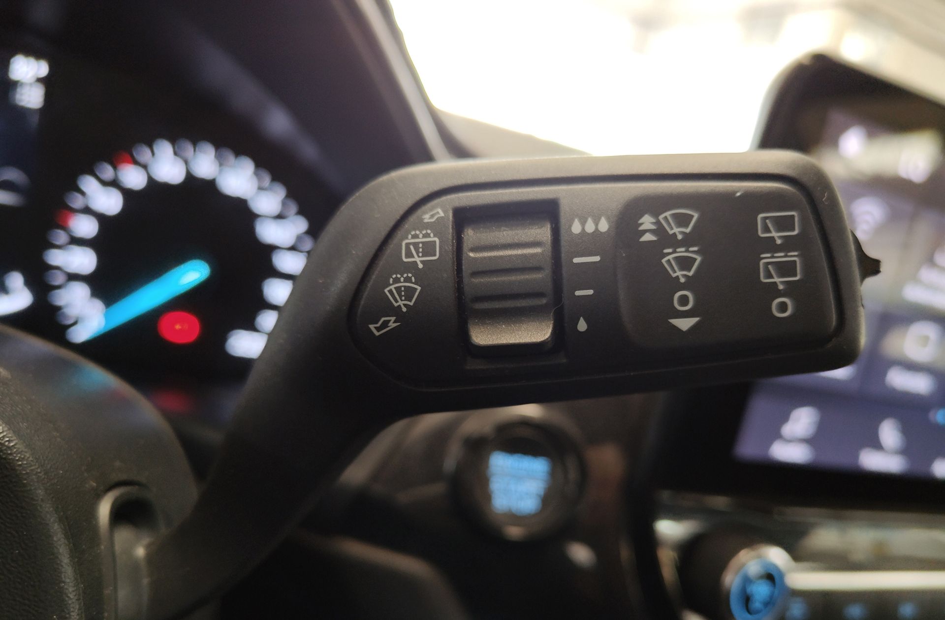 Ford Fiesta 1.0 EcoBoost MHEV ST-Line - foto 28