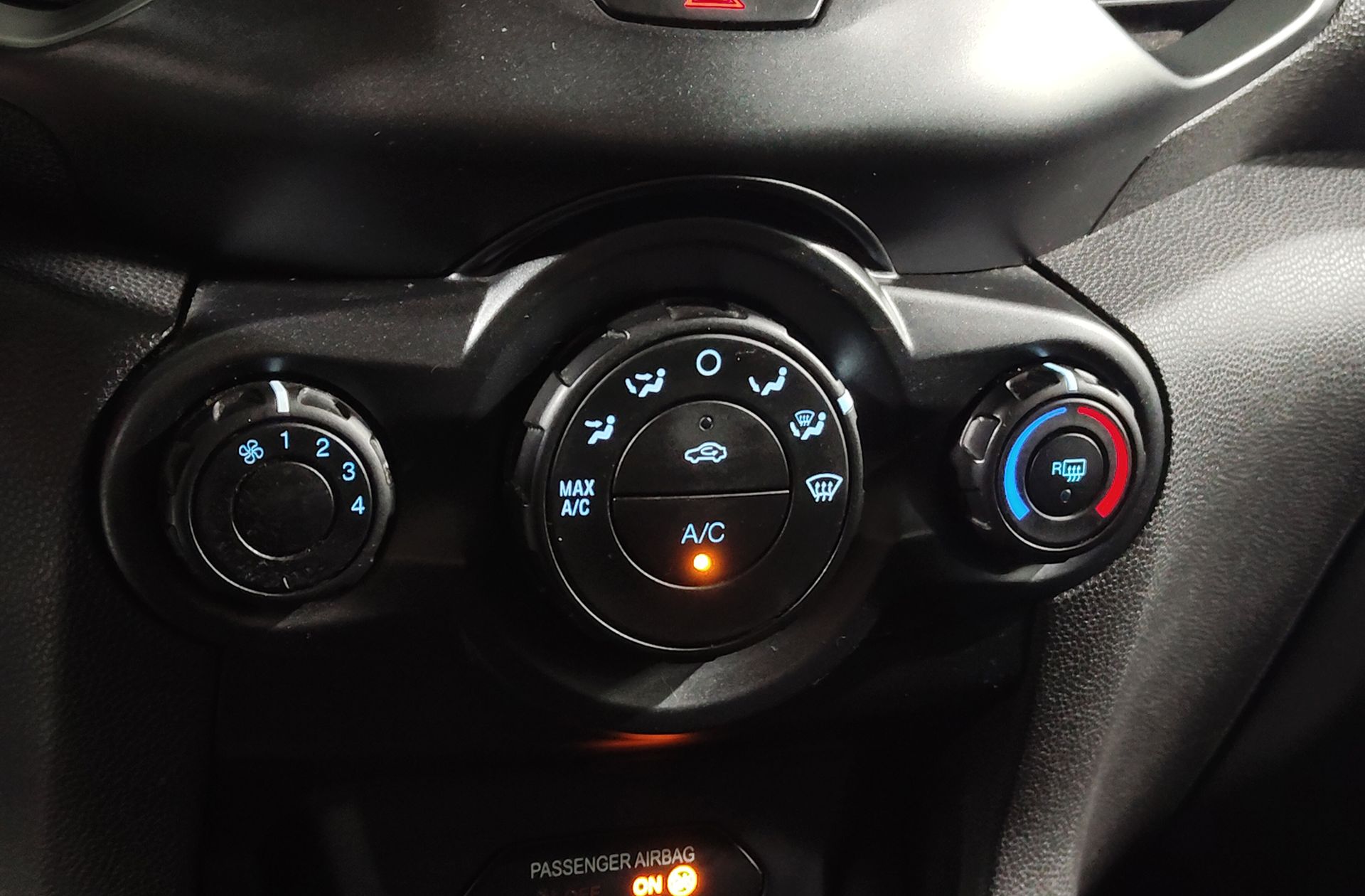 Ford EcoSport 1.5 TDCi Trend - foto 24
