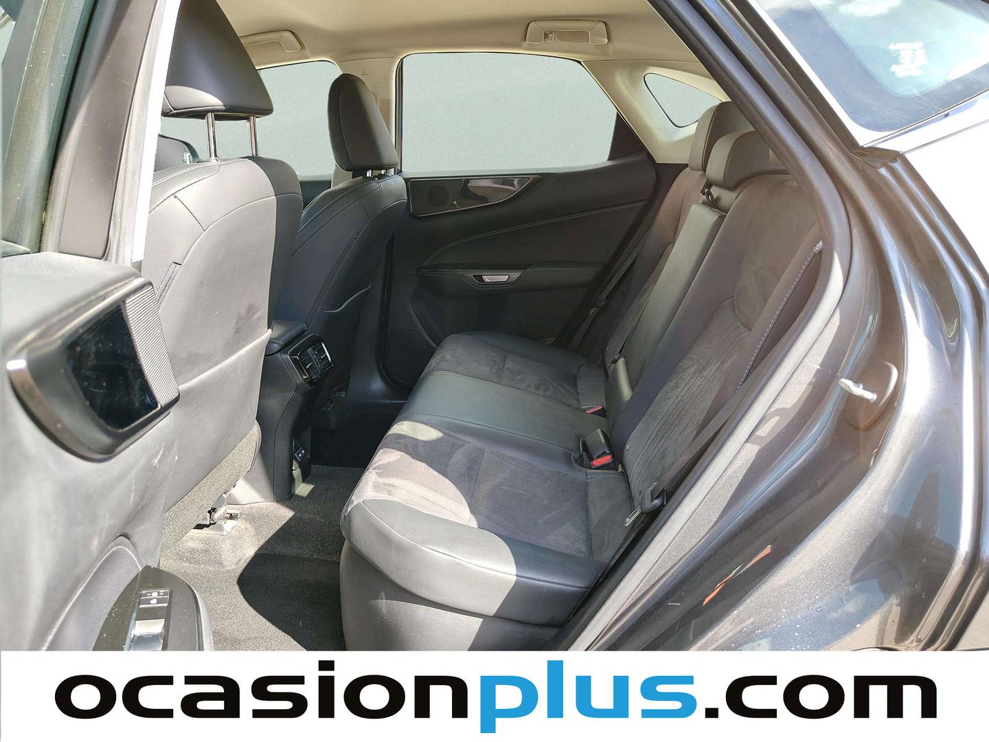 Foto asientos traseros Lexus NX Lexus NX 350h Business City 2WD (242 CV)