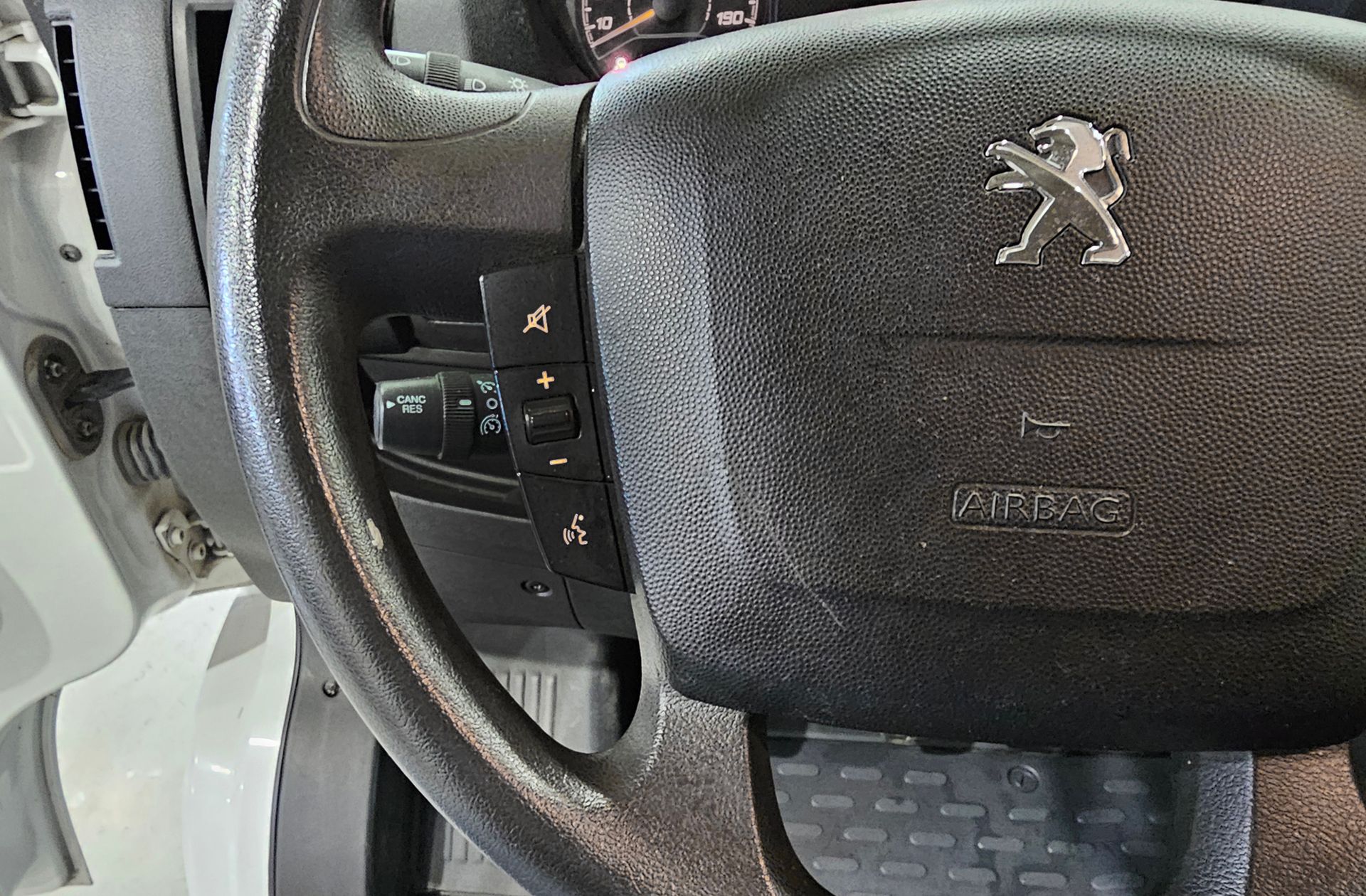 Peugeot Boxer Furgon BlueHDi 140 Pack 335 L2H2 - foto 20