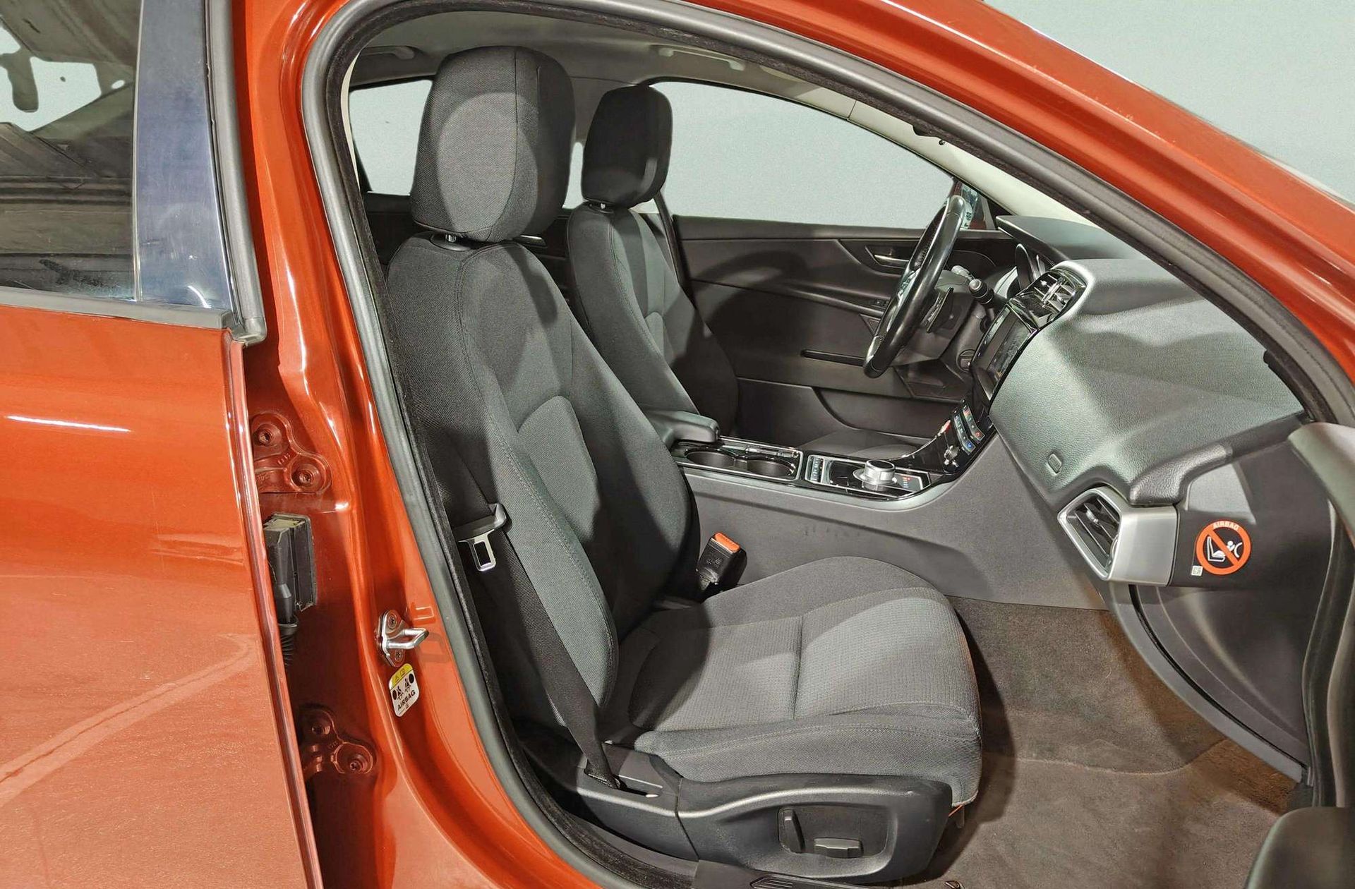 Jaguar XE 2.0 Diesel Pure RWD - foto 14