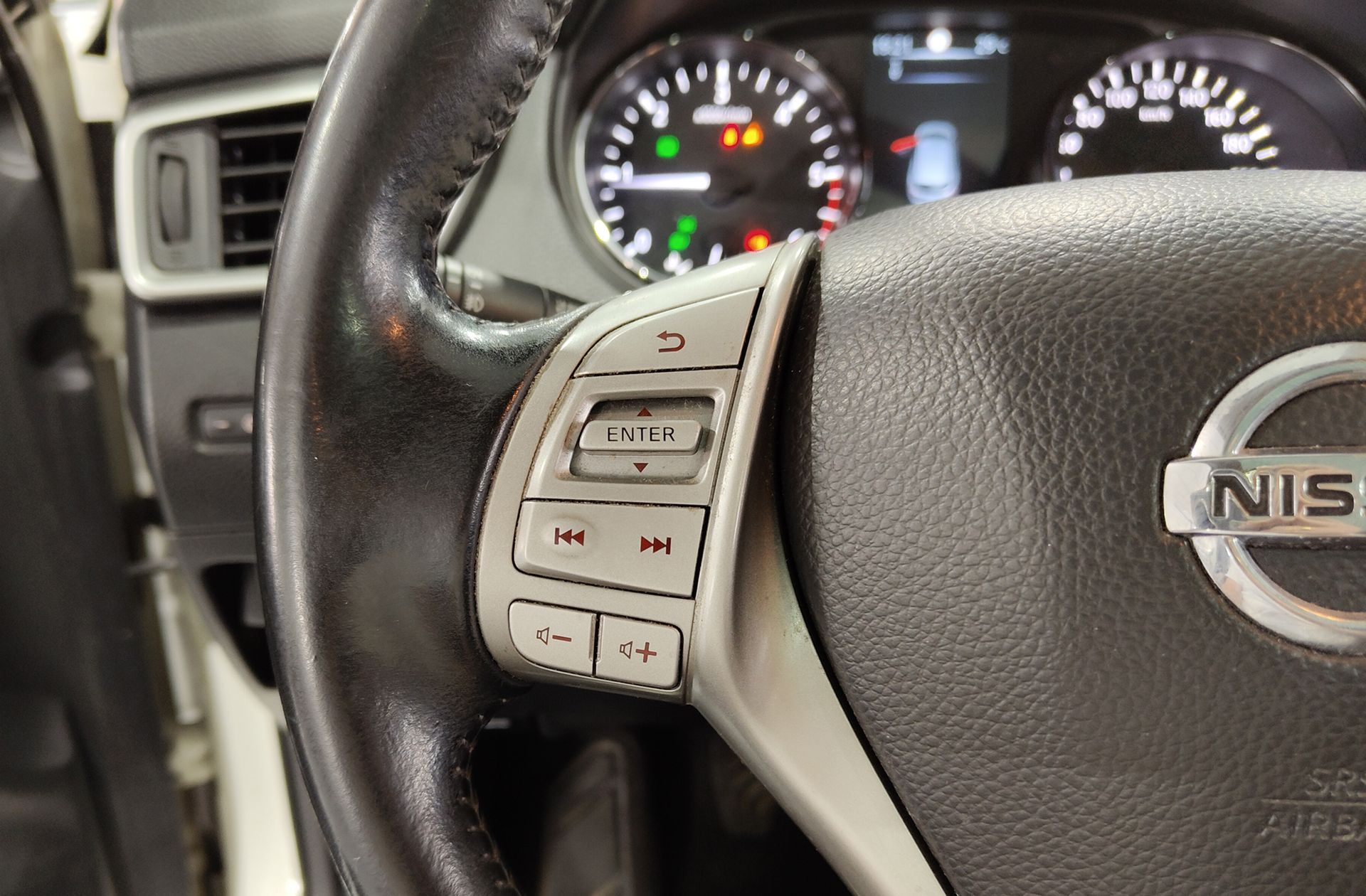 Nissan Qashqai 1.6 dCi N-Connecta 4x2 - foto 27