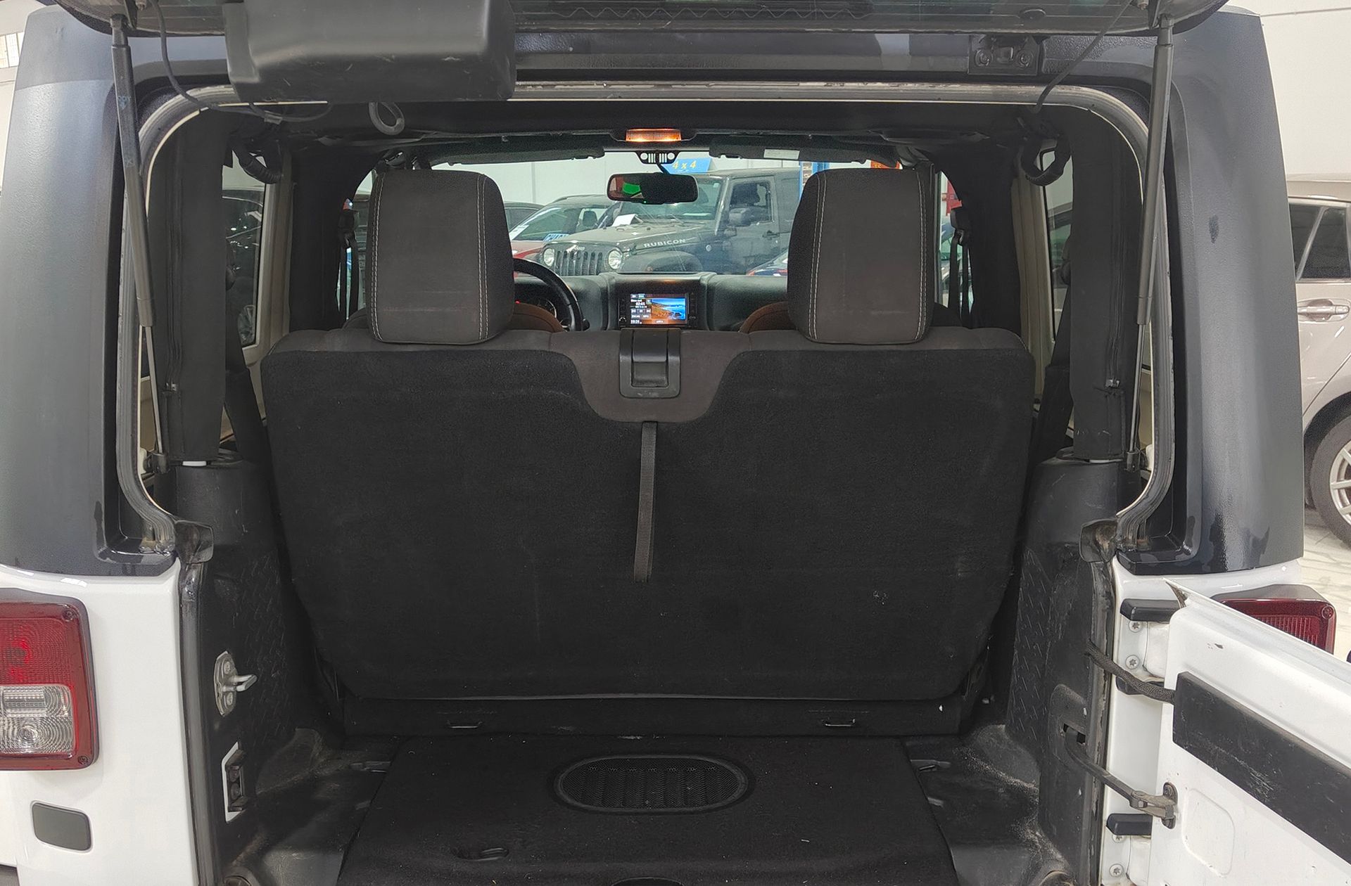 Jeep Wrangler 2.8 CRD Sahara - foto 14