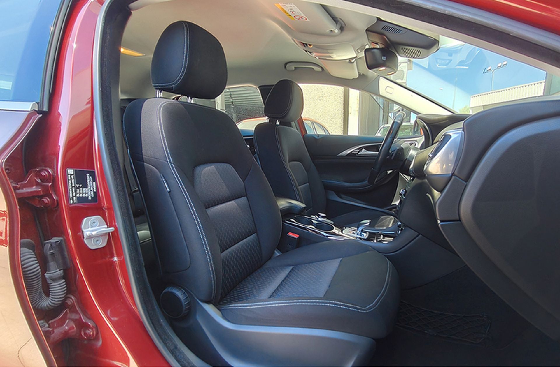 Infiniti Q30 2.2D Premium 7DCT - foto 19