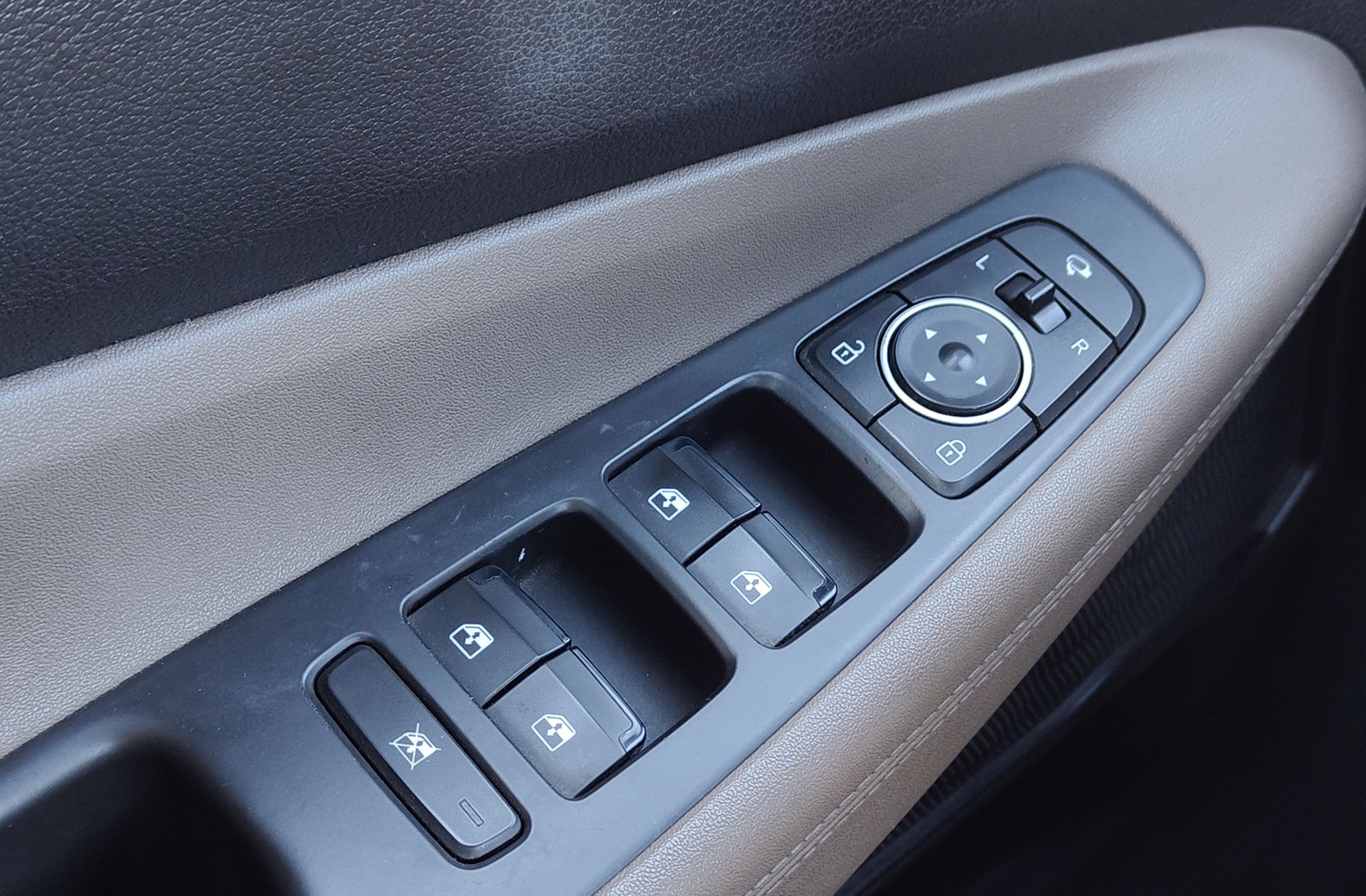 Hyundai Santa Fe 2.2 CRDi Klass SR 4x2 7 plazas - foto 36