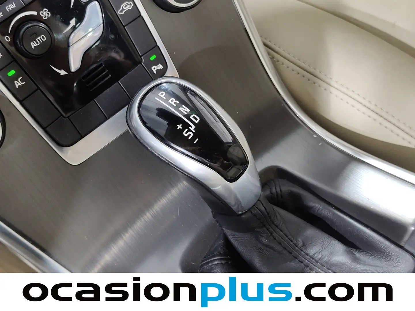 Foto Volvo XC60 Volvo XC60 D3 Summum Auto (136 CV)