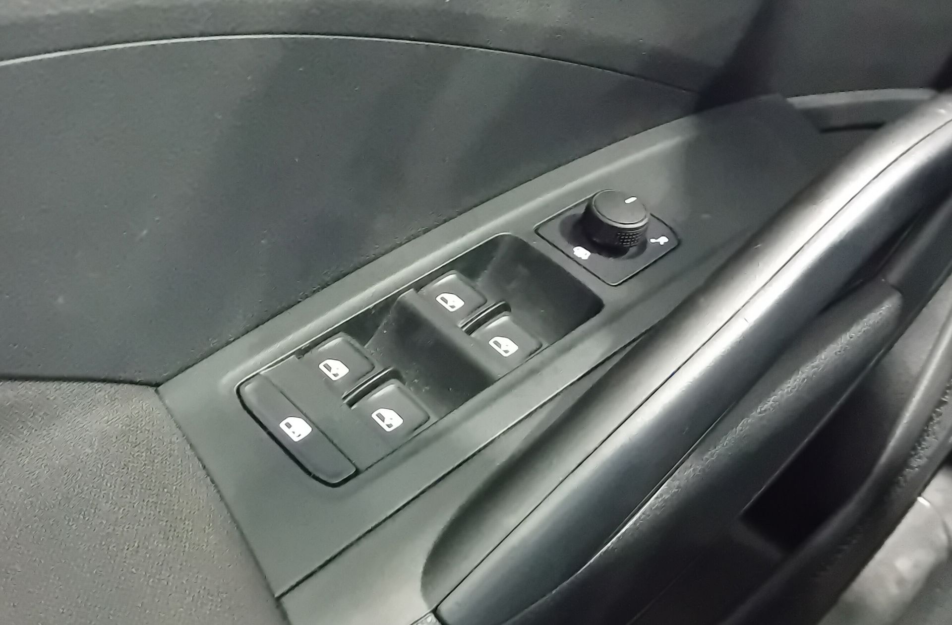 Škoda Fabia 1.0 TSI Selection - foto 28