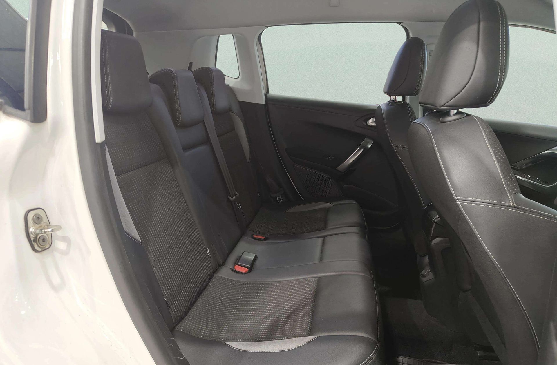 Peugeot 2008 BlueHDi 100 Allure - foto 15