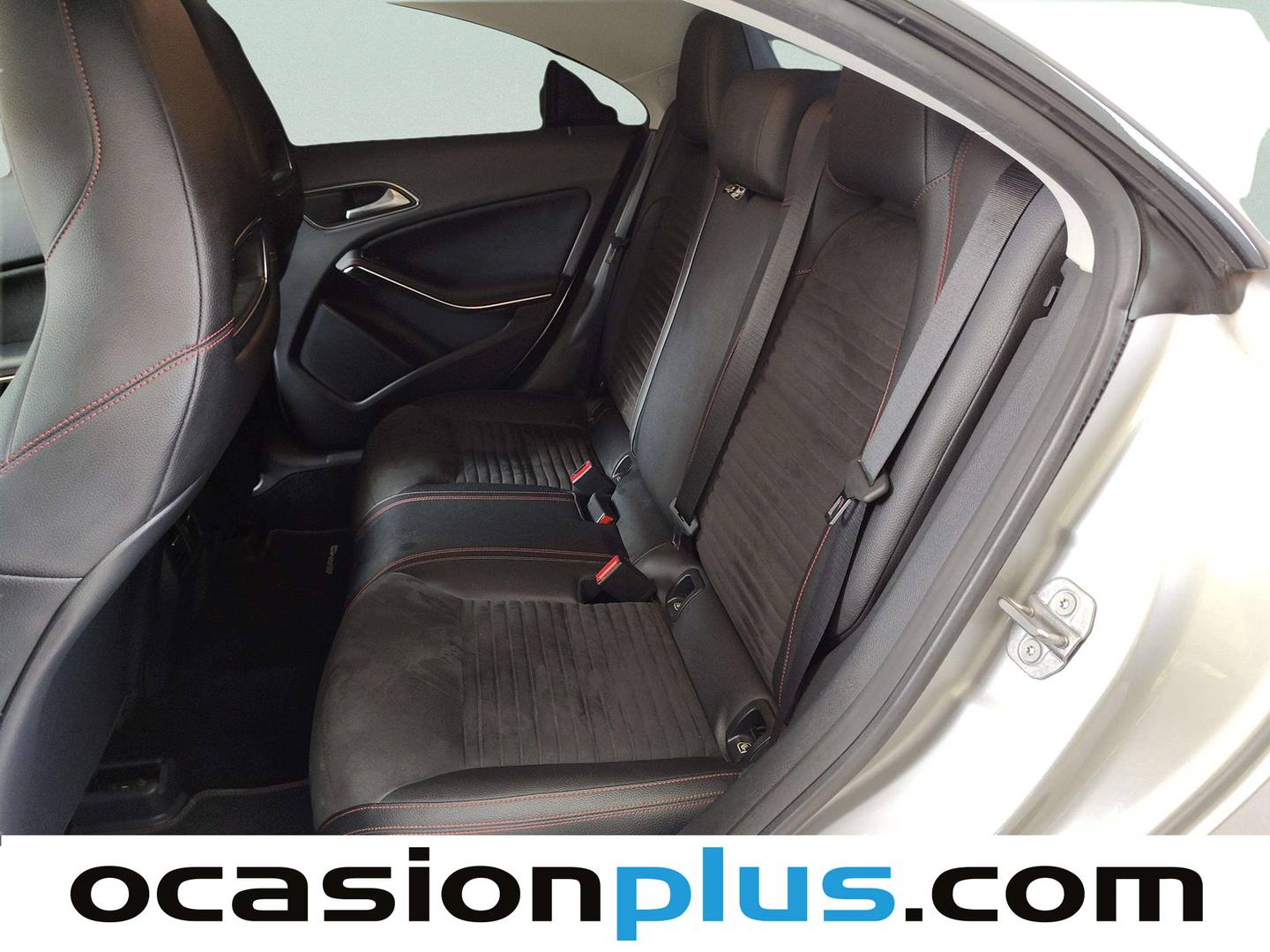Foto asientos traseros Mercedes CLA Mercedes CLA 180 (122 CV)