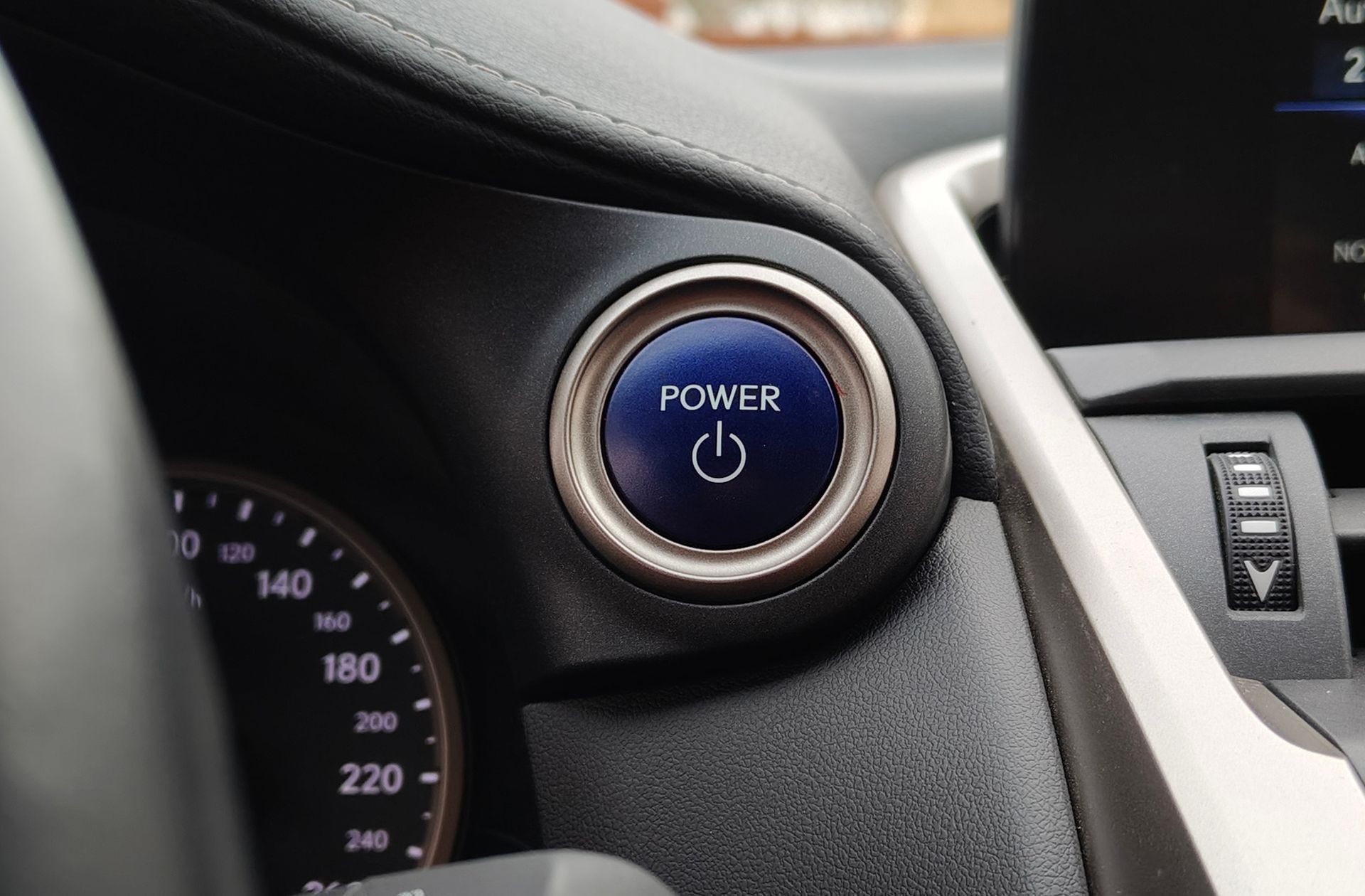 Lexus NX 300h Business Navigation 2WD - foto 27