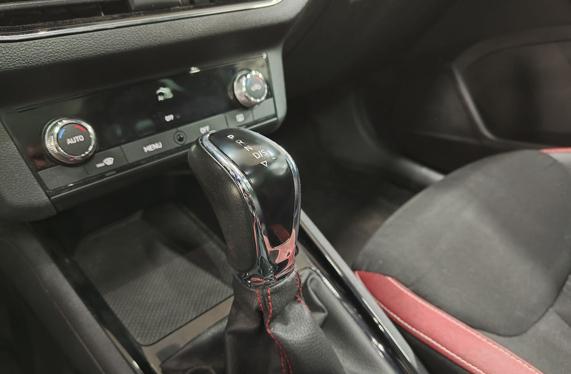 Škoda Scala 1.0 TSI Montecarlo DSG - foto 6