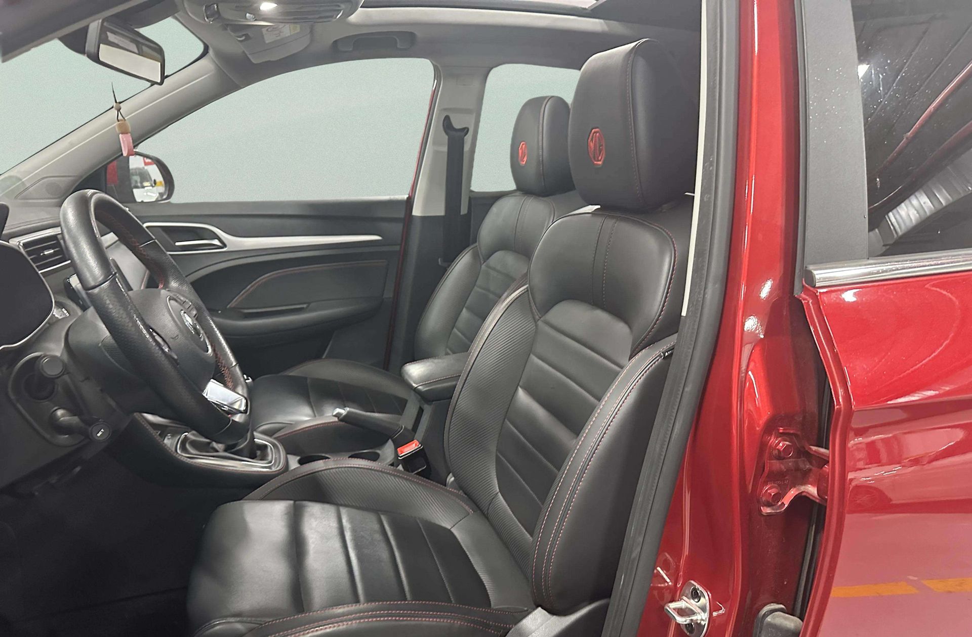 MG ZS 1.0T Luxury - foto 12