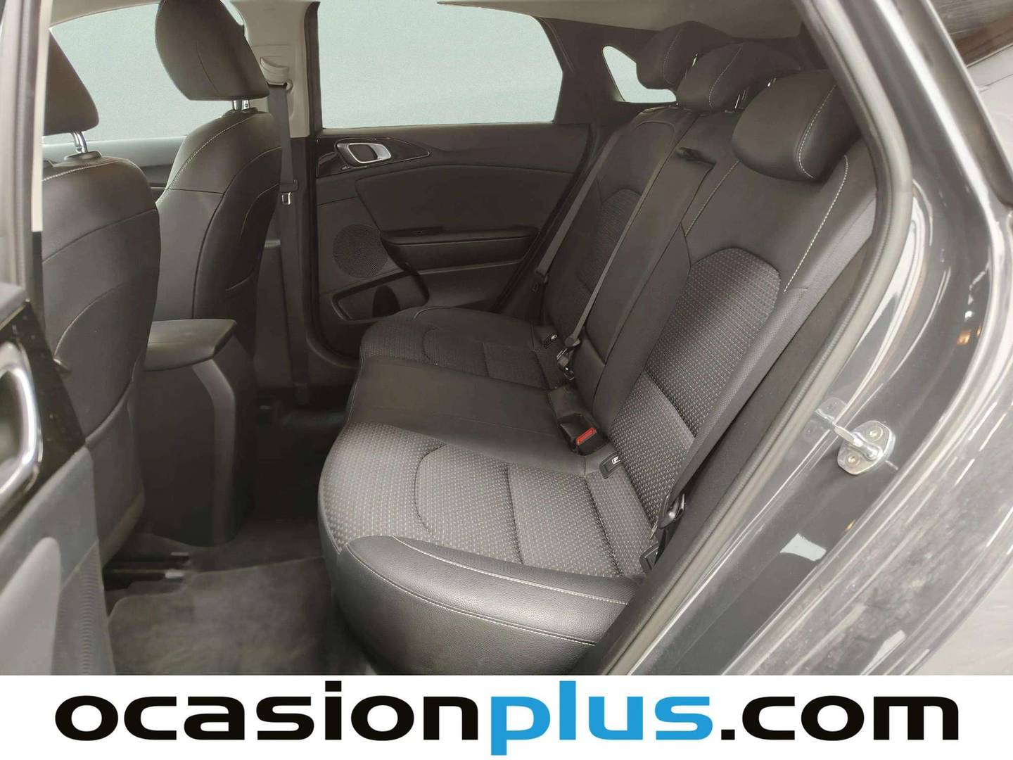 Foto asientos traseros KIA Ceed KIA Ceed 1.6 MHEV Tech DCT (136 CV)