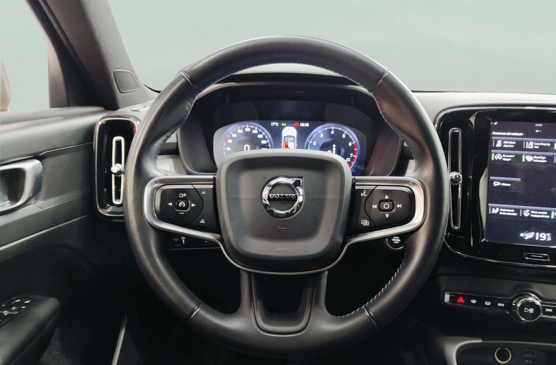 Volvo XC40 T4 Business Plus - foto 23