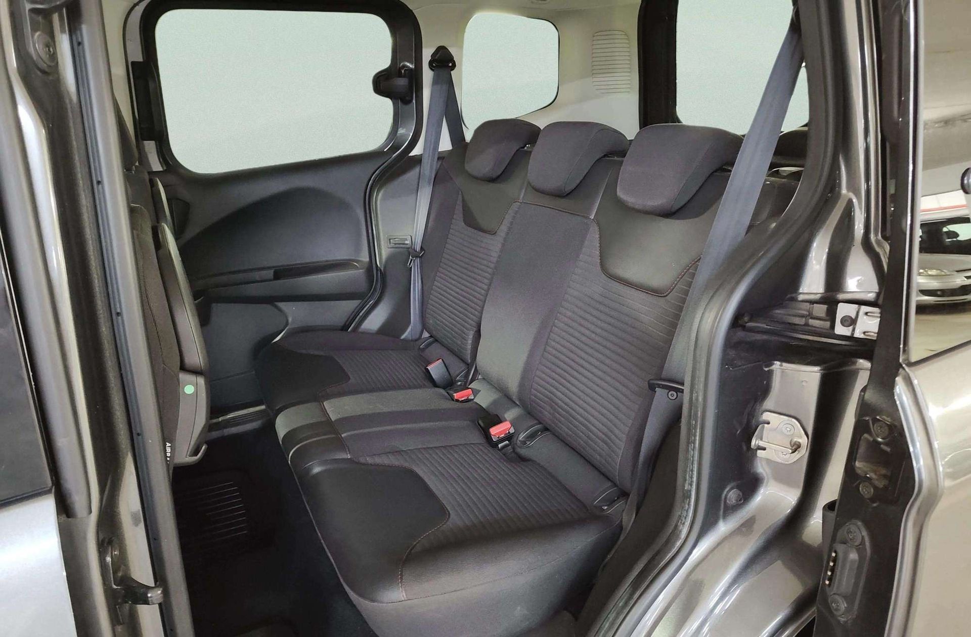 Ford Tourneo Courier 1.0 EcoBoost Sport - foto 11