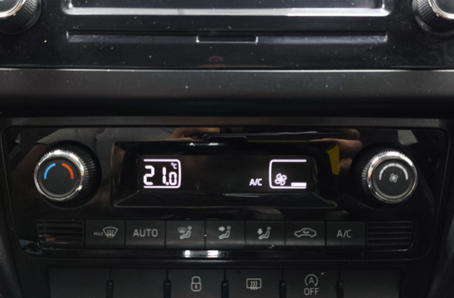 Škoda Spaceback 1.4 TSI Like DSG - foto 27