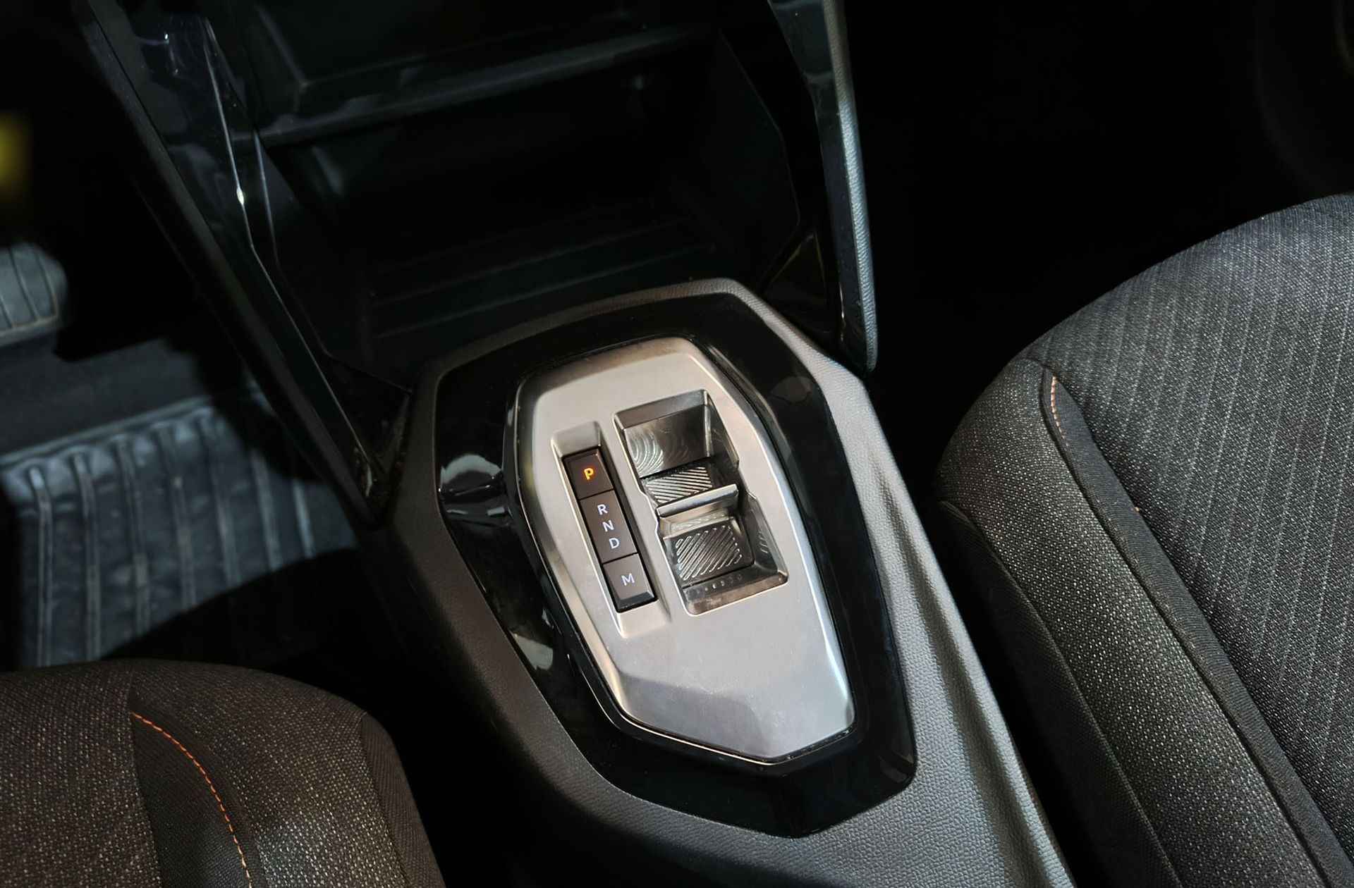 Peugeot 208 Style Hybrid 100 eDCS6 - foto 5