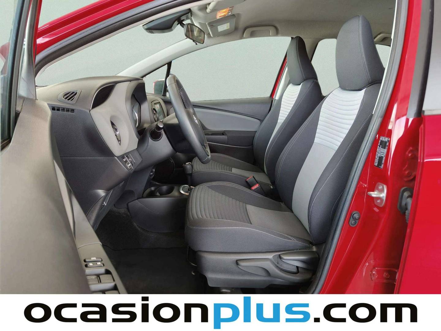 Foto asientos delanteros Toyota Yaris Toyota Yaris 100H Feel (100 CV)