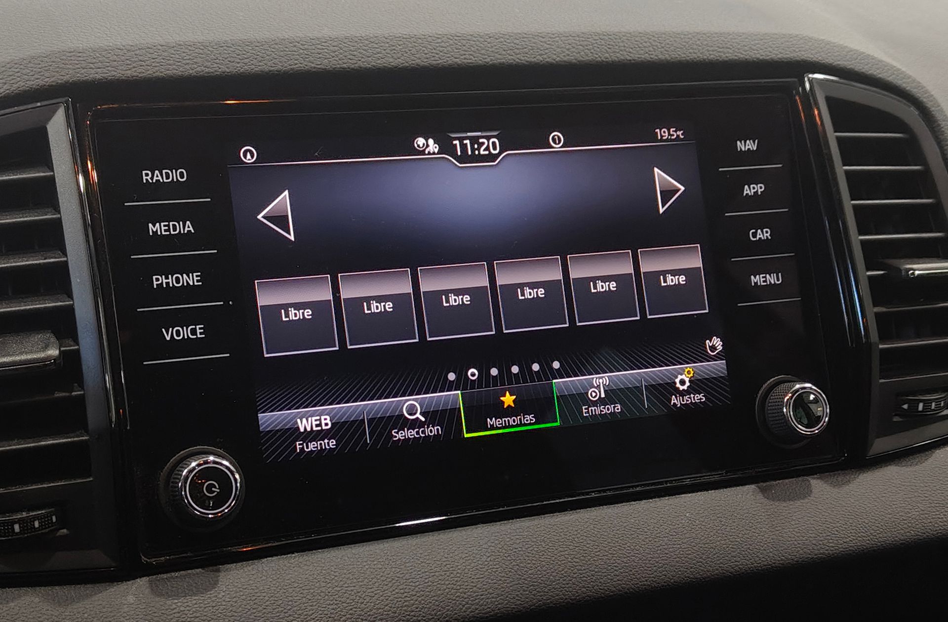 Škoda Karoq 1.0 TSI Selection - foto 31