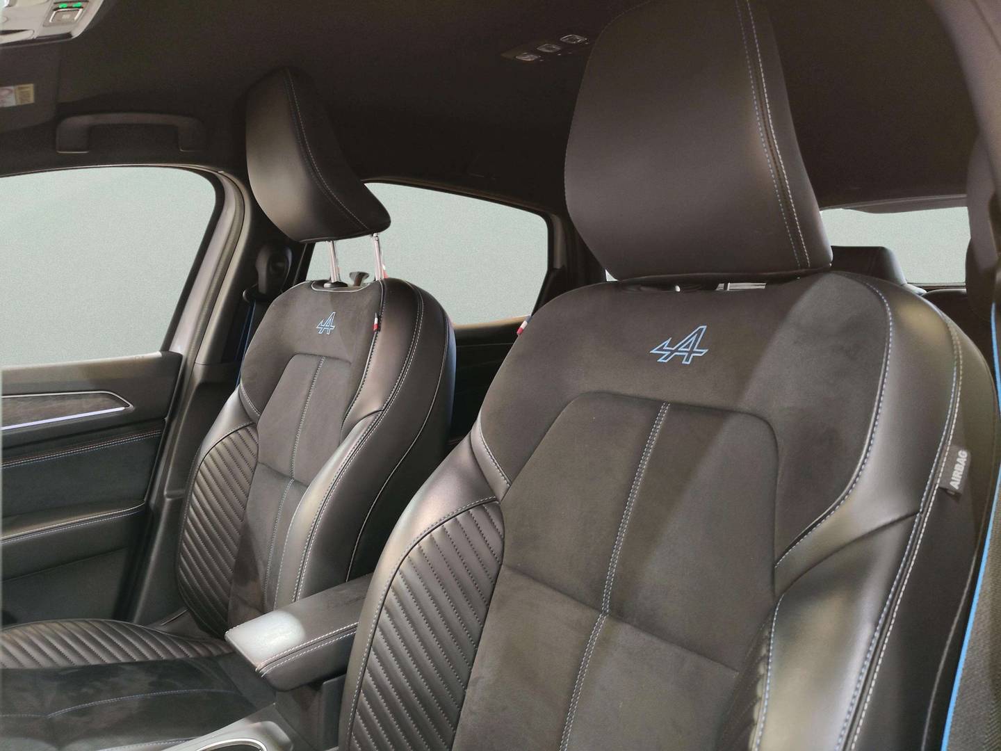 Equipamiento del Renault Arkana Renault Arkana Esprit Alpine full hybrid E-Tech (145 CV)