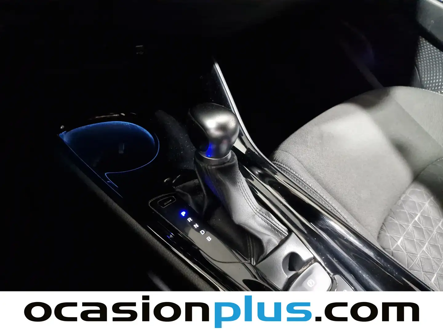 Foto Toyota C-HR Toyota C-HR 1.8 125H Advance (122 CV)