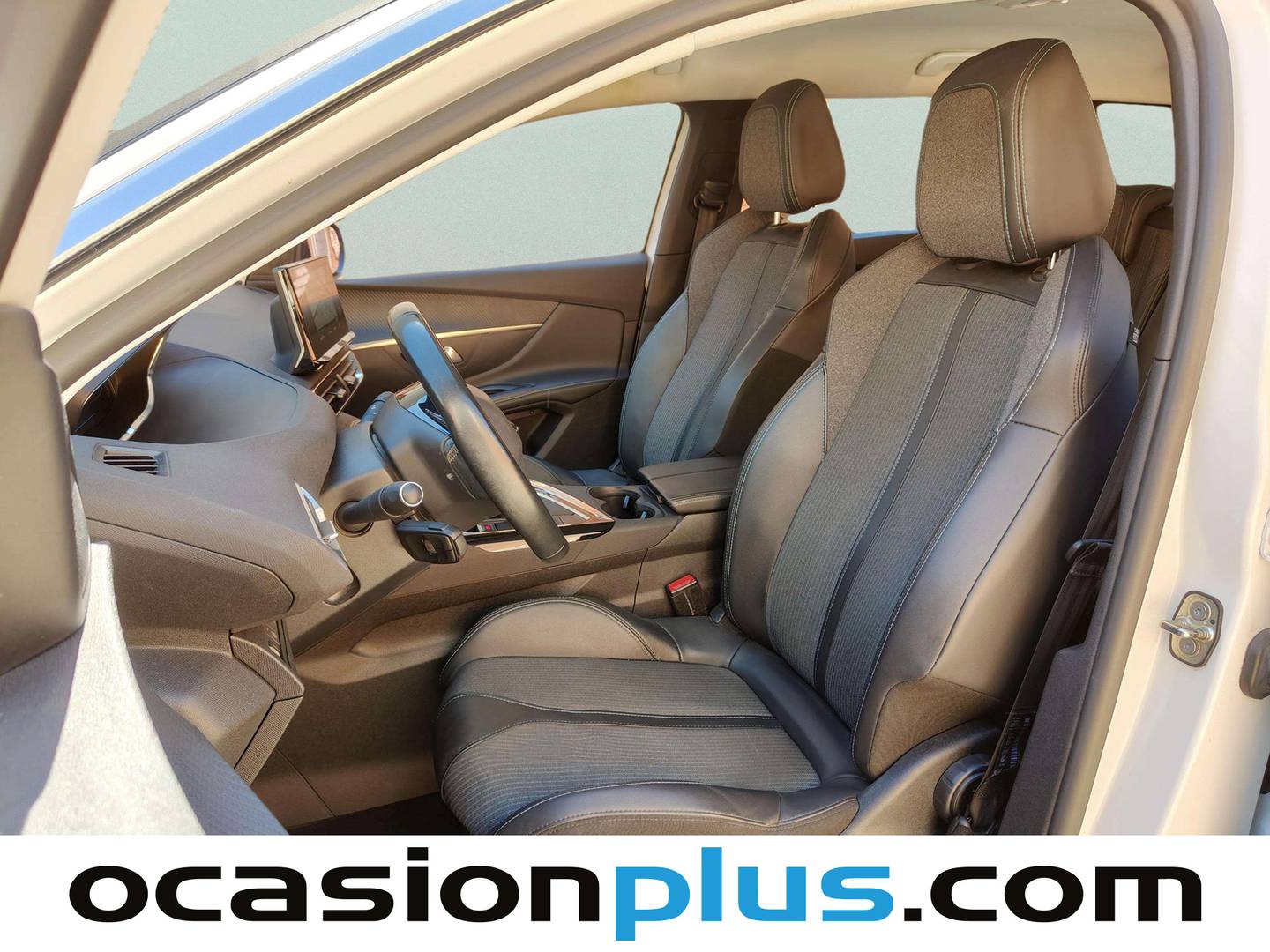 Foto asientos delanteros Peugeot 5008 Peugeot 5008 BlueHDi 130 S&S Allure (130 CV)