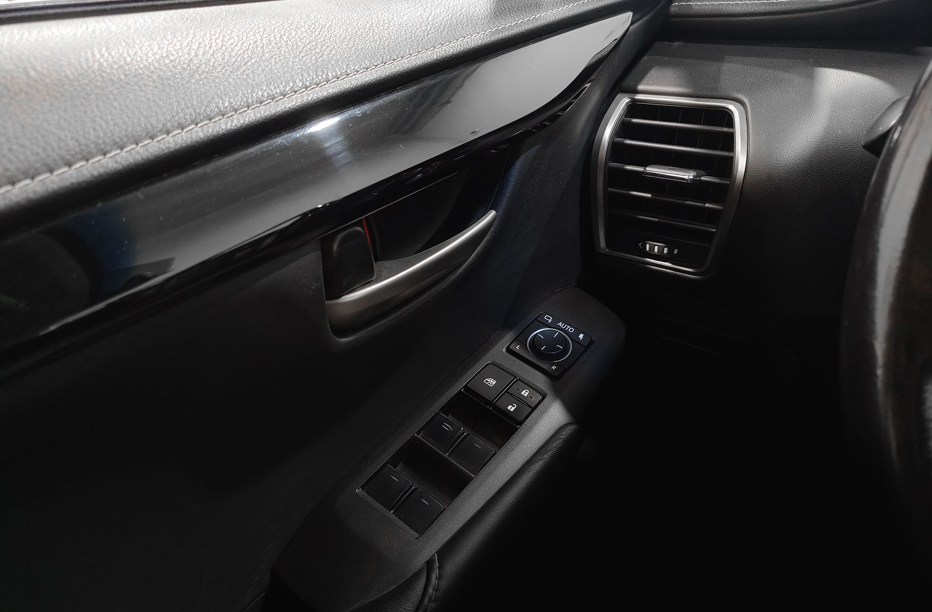 Lexus NX 300h Corporate 2WD Navibox - foto 35