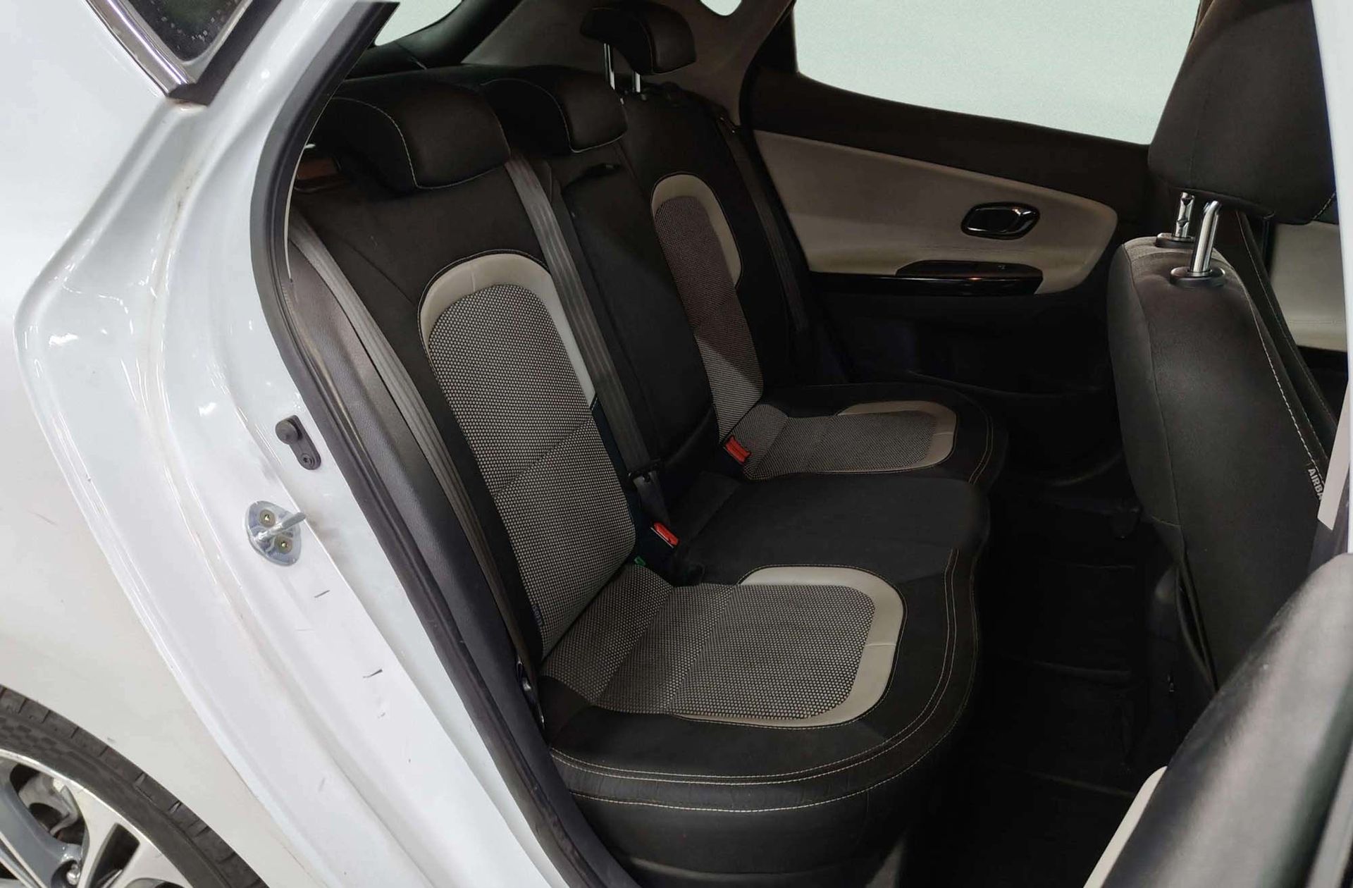 Kia Ceed 1.6 CRDi VGT x-Tech17 - foto 15