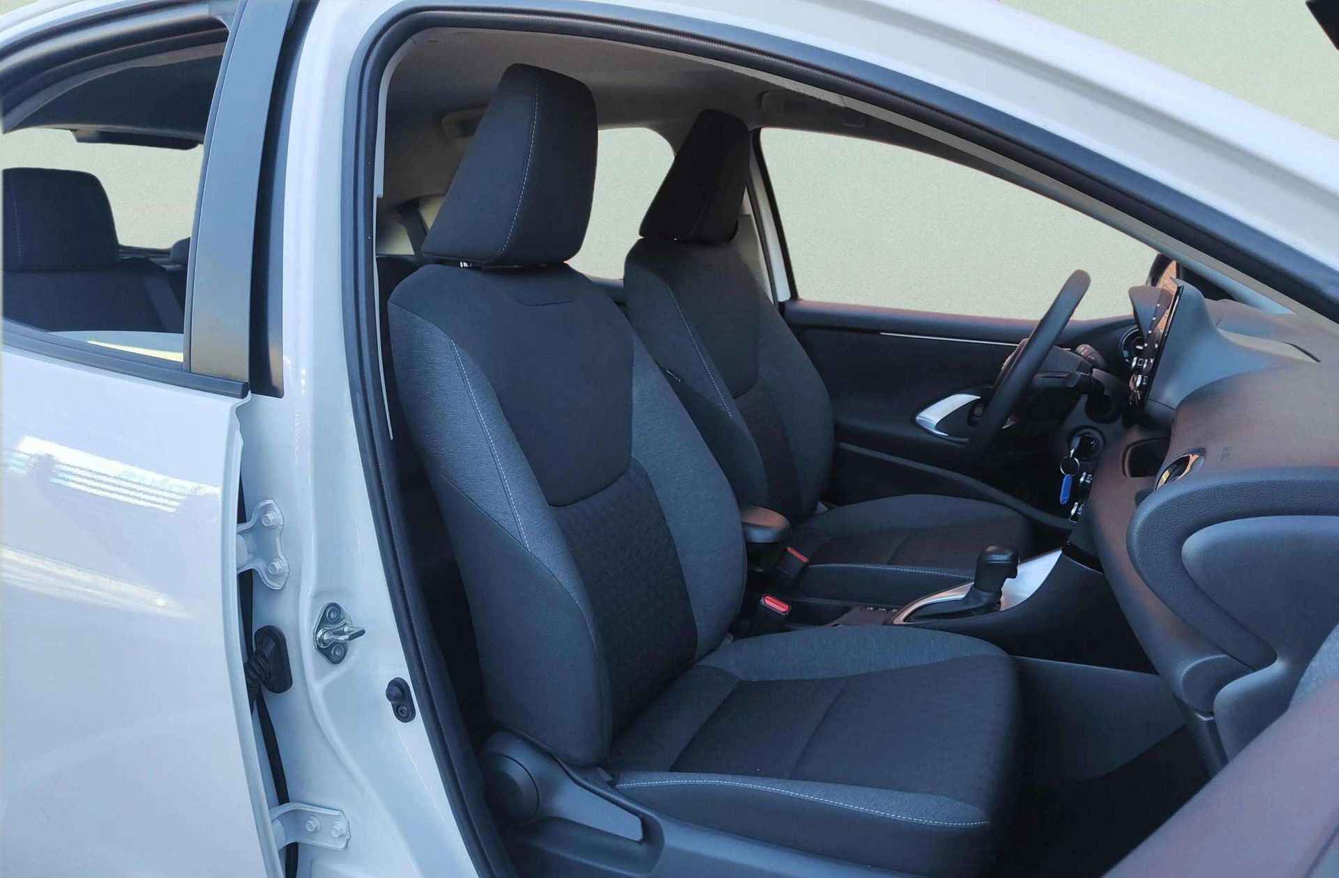 Toyota Yaris 120H Business Plus - foto 15