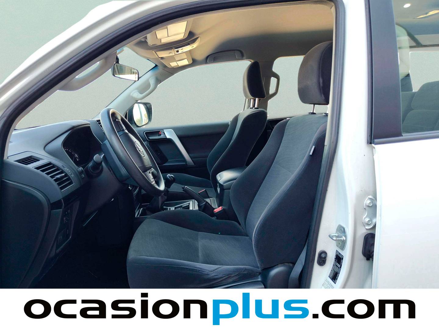 Foto asientos delanteros Toyota Land Cruiser Toyota Land Cruiser 2.8 D-4D GX (177 CV)