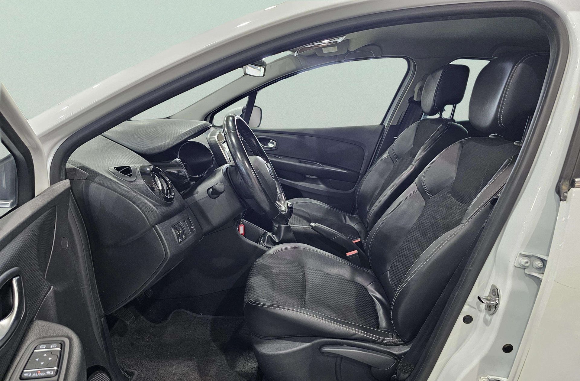 Renault Clio Zen TCe - foto 10