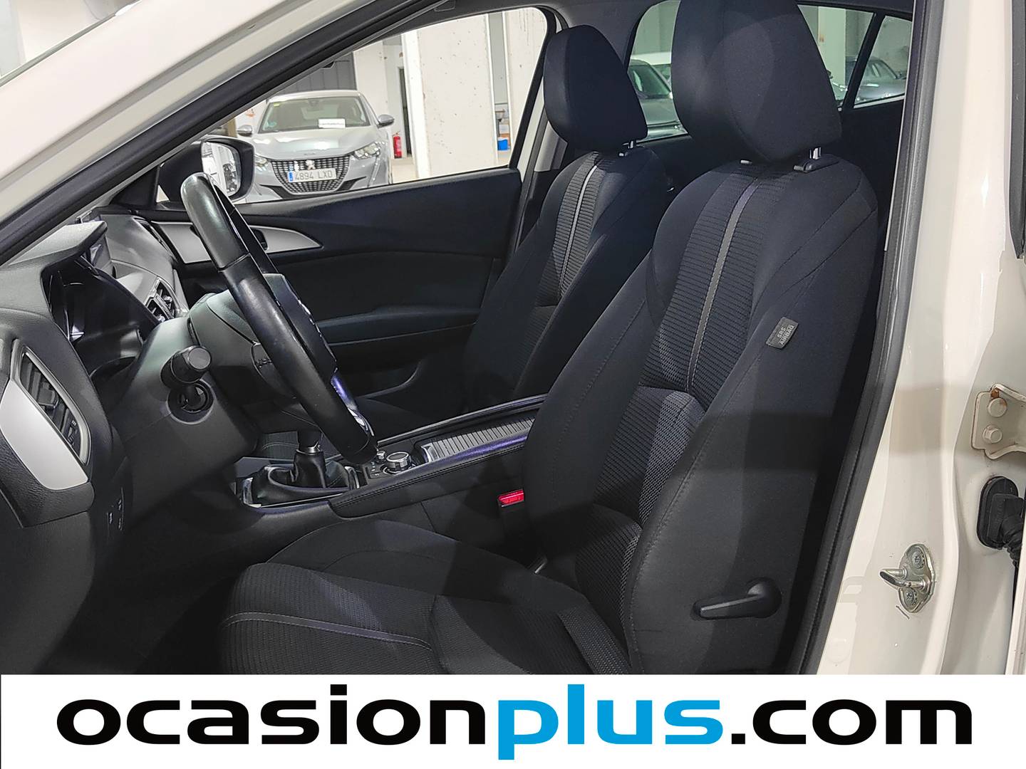 Foto asientos delanteros Mazda Mazda3 Mazda Mazda 3 2.0 GE Black Tech Edition MT (120 CV)