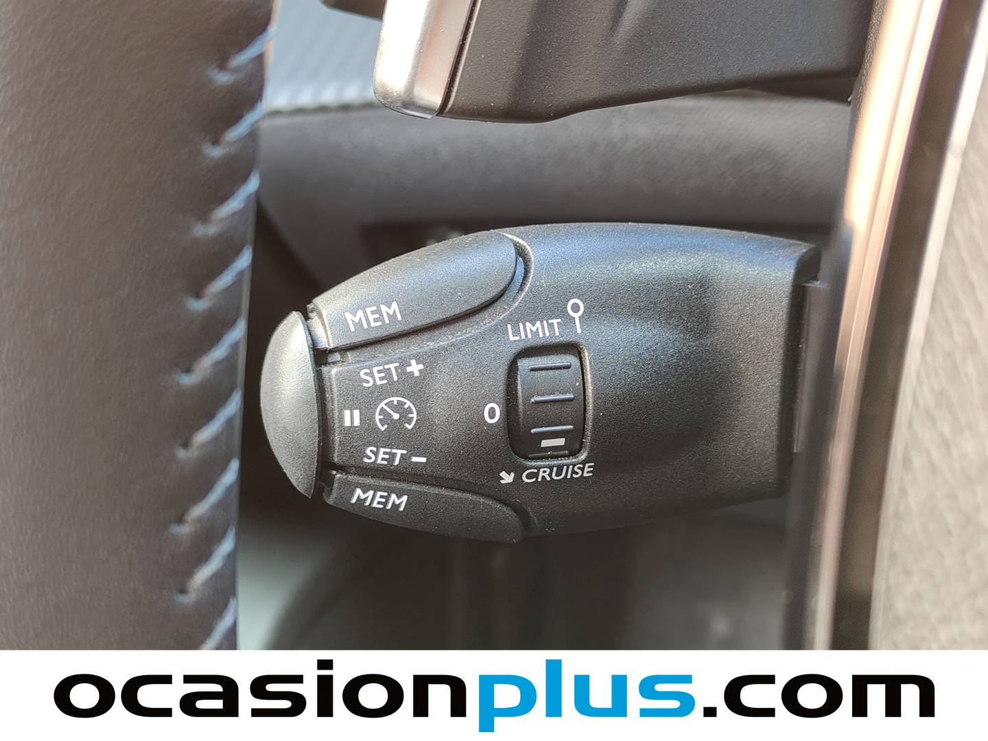 Foto Peugeot 2008 Peugeot 2008 Allure Hybrid eDCS6 (136 CV)