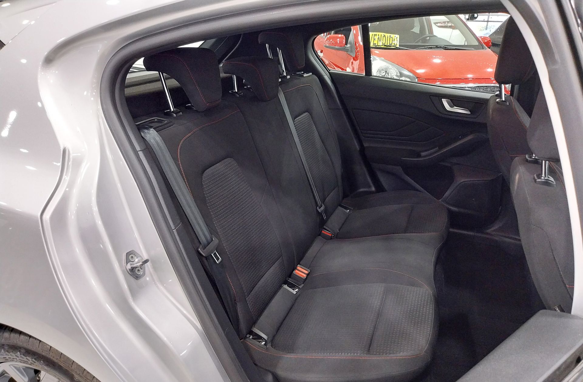 Ford Focus 1.0 EcoBoost MHEV ST-Line - foto 18