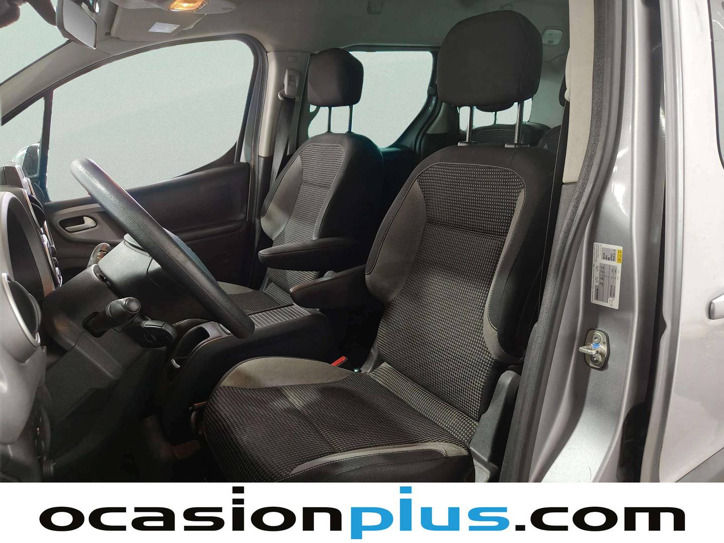 Foto asientos delanteros Peugeot Partner Peugeot Partner Tepee Combi 1.2 PureTech Adventure Edition (110 CV)