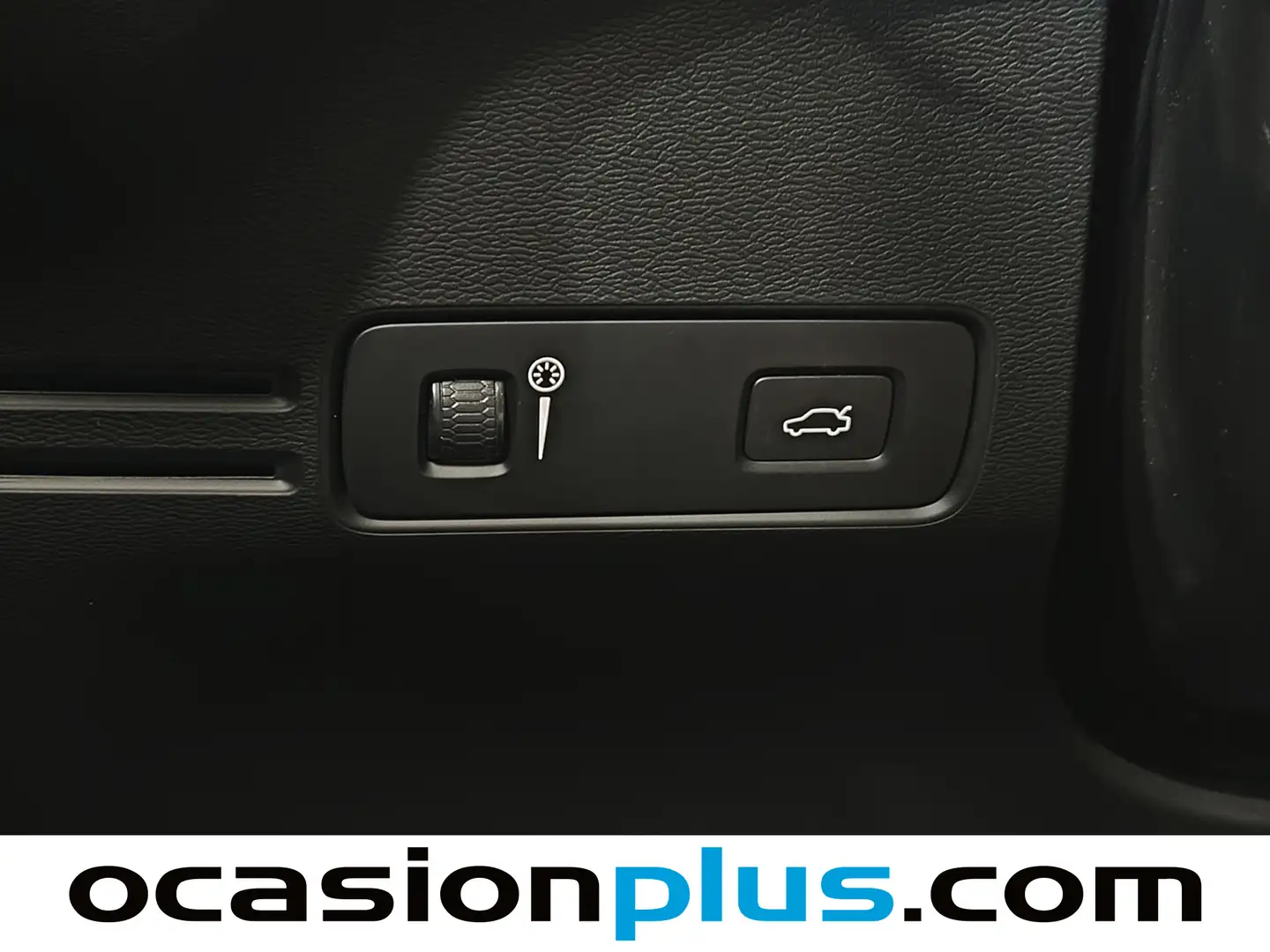 Foto Volvo XC40 Volvo XC40 T4 Momentum Auto (190 CV)