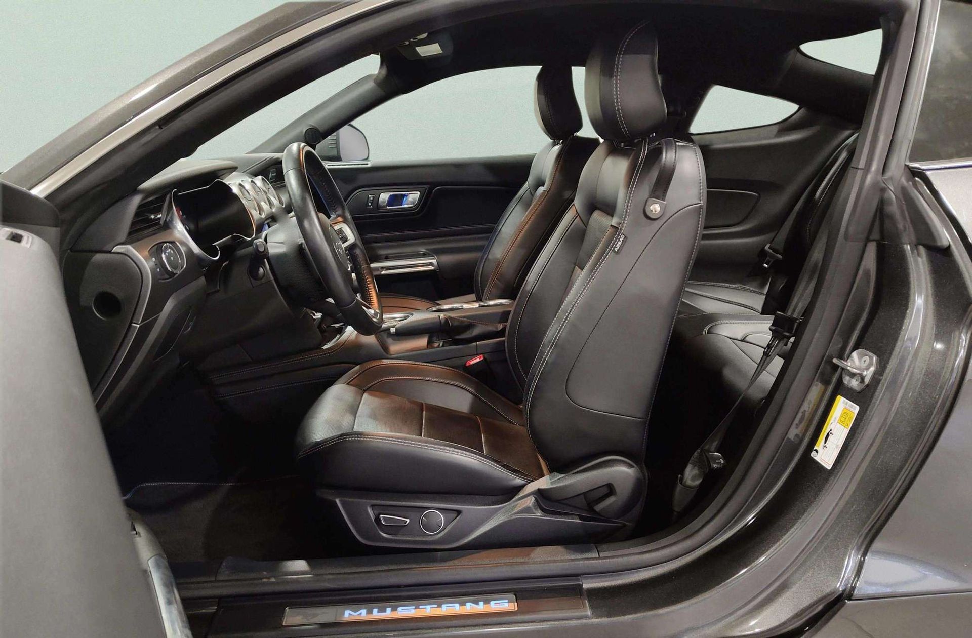 Ford Mustang 5.0 Ti-VCT V8 Mustang GT (Fastb.) - foto 12