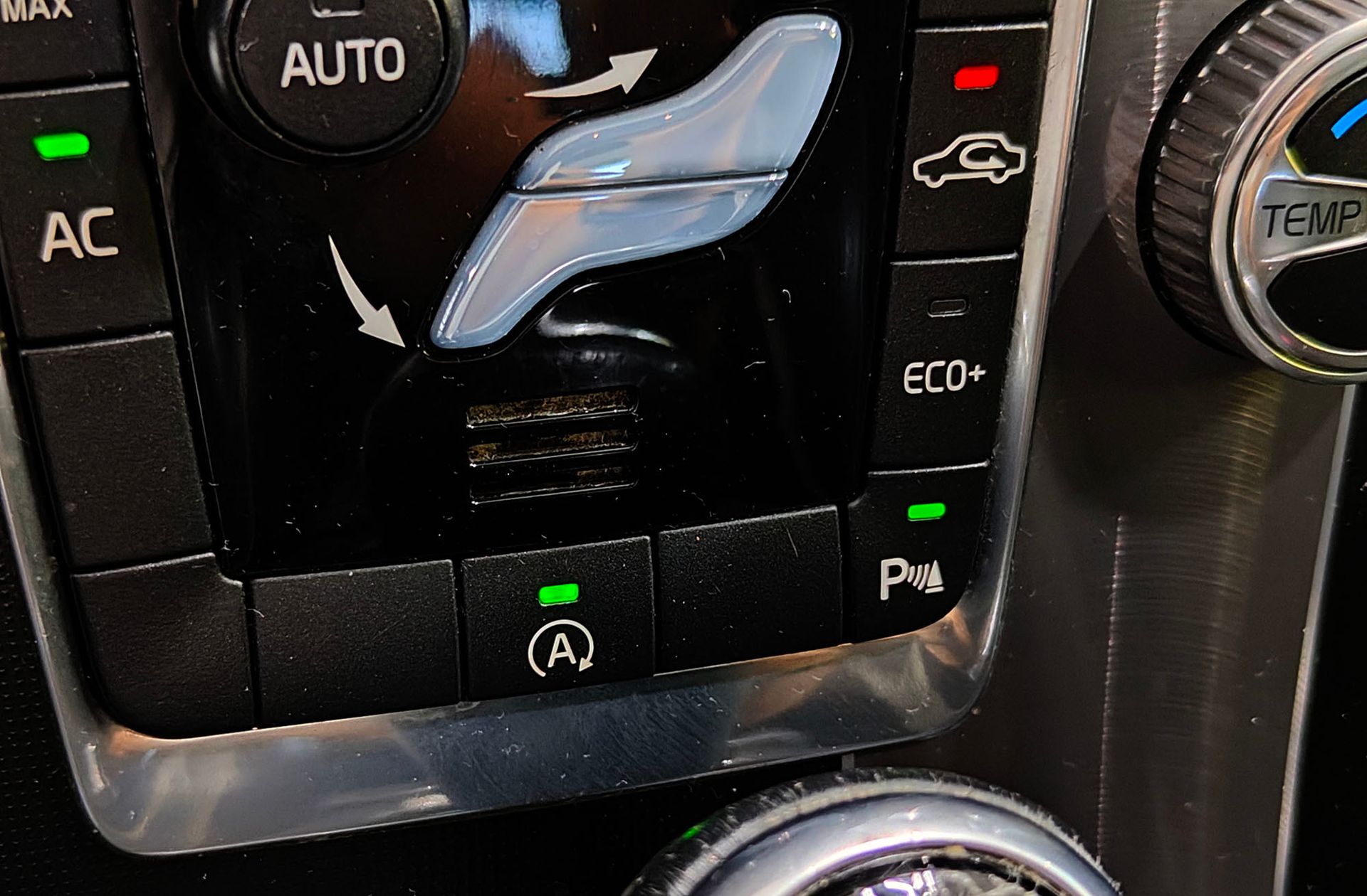 Volvo XC60 D3 R-Design Momentum - foto 9