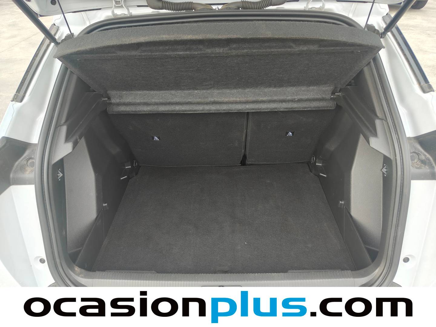 Fotos maletero Peugeot 2008 Peugeot 2008 Allure Hybrid eDCS6 (145 CV)