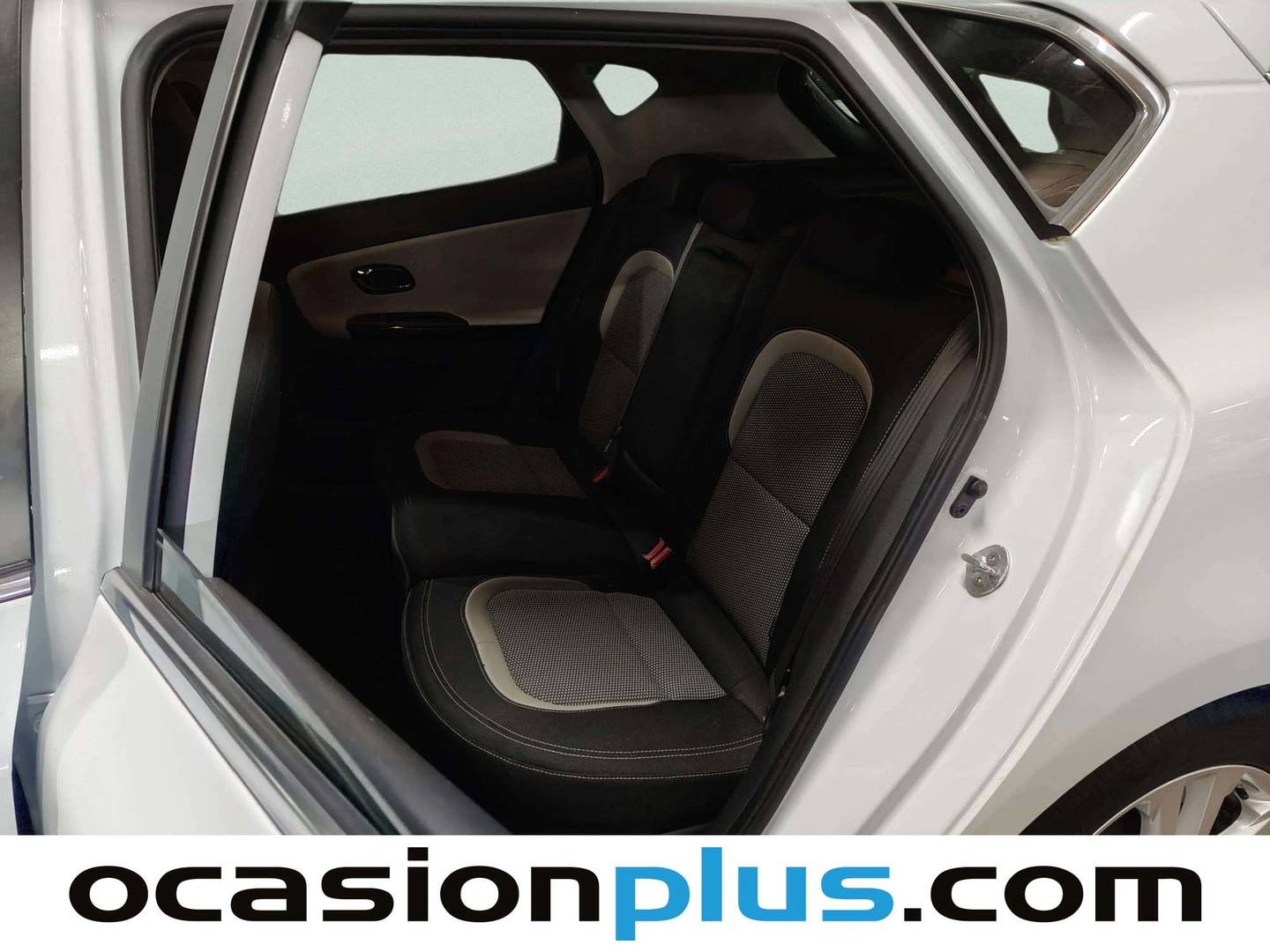 Foto asientos traseros KIA Ceed KIA Ceed 1.6 CRDi VGT Eco-Dynamics x-Tech (128 CV)