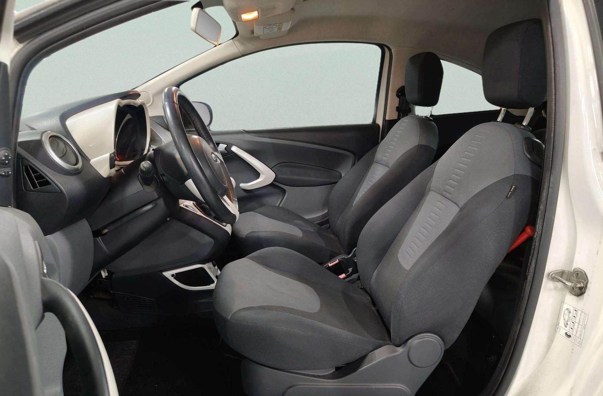 Ford Ka 1.2 Duratec Titanium+ - foto 8