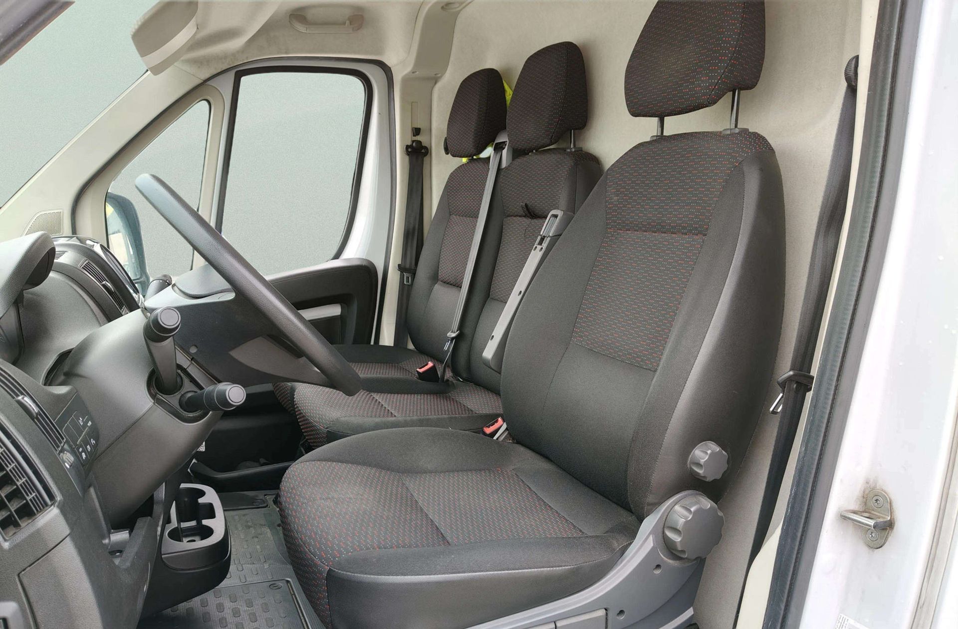 Peugeot Boxer Furgon BlueHDi 140 335 L3H2 - foto 9