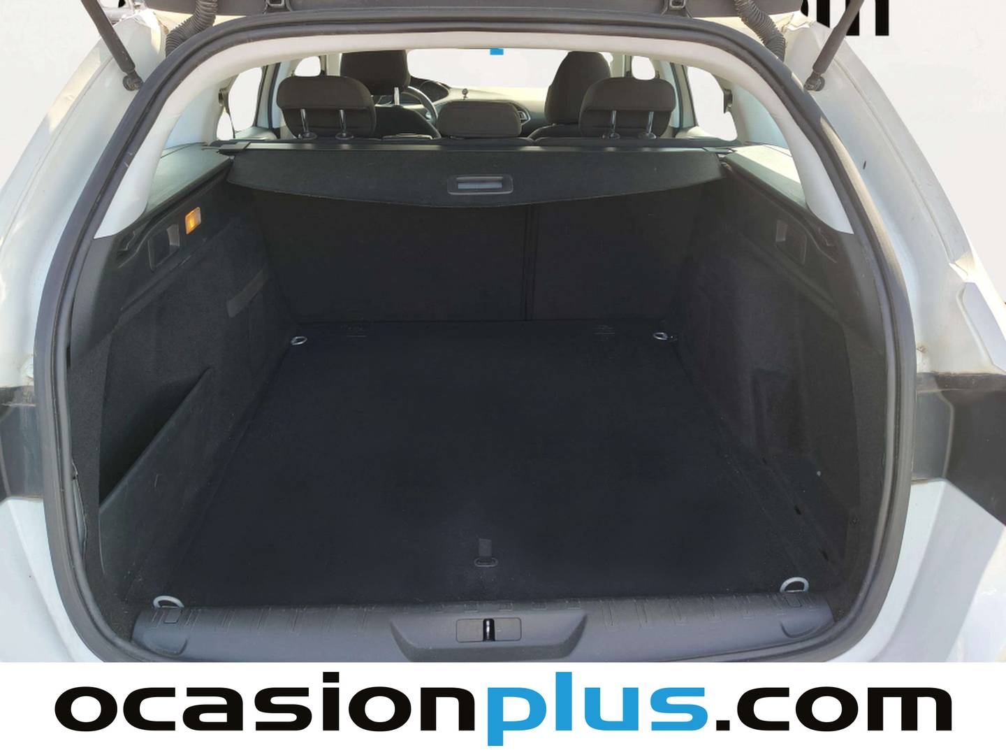 Foto trasera Peugeot 308 Peugeot 308 SW 1.6e-HDi Active (115 CV) izquierda