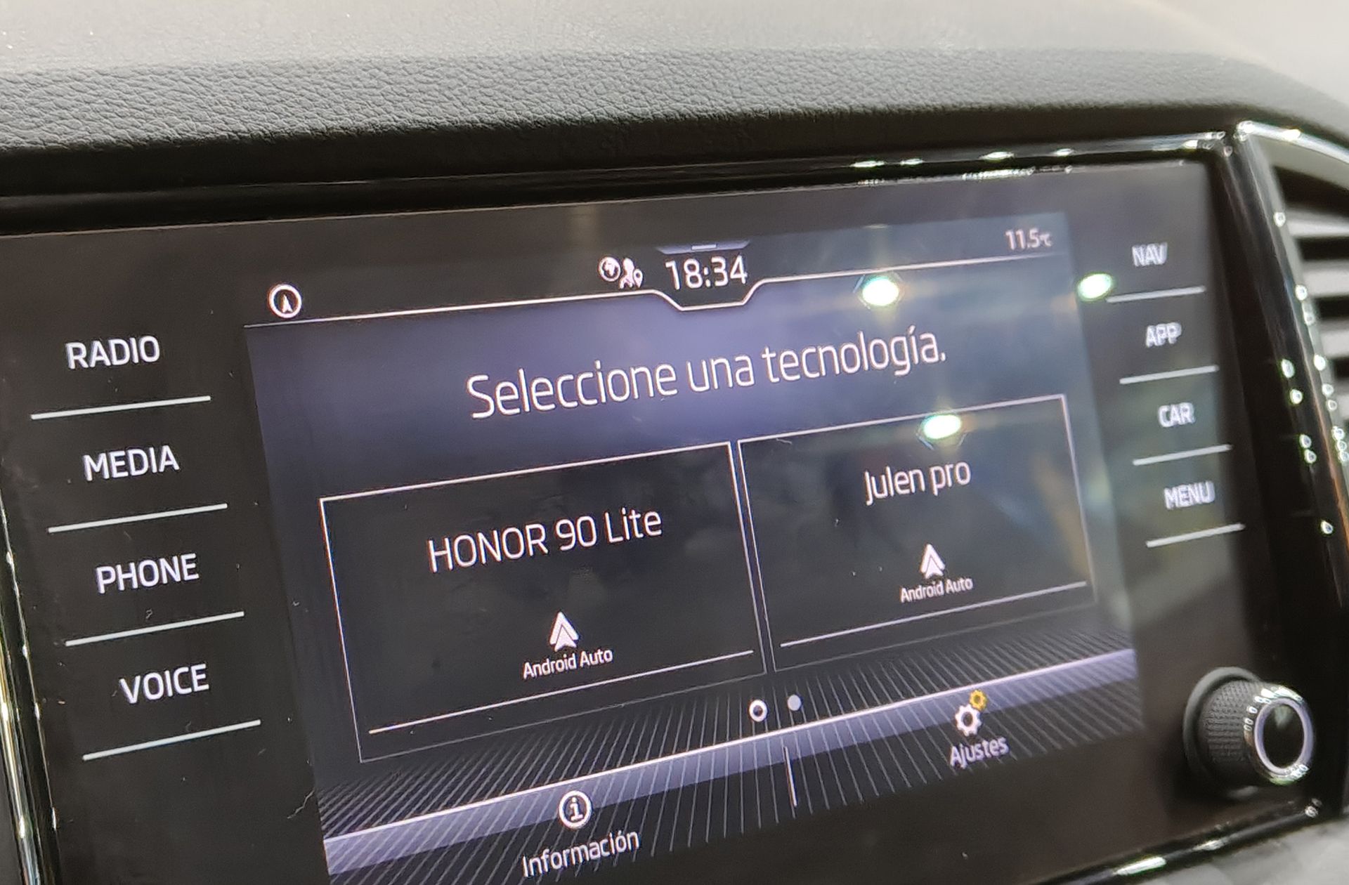 Škoda Karoq 2.0 TDI Selection - foto 8