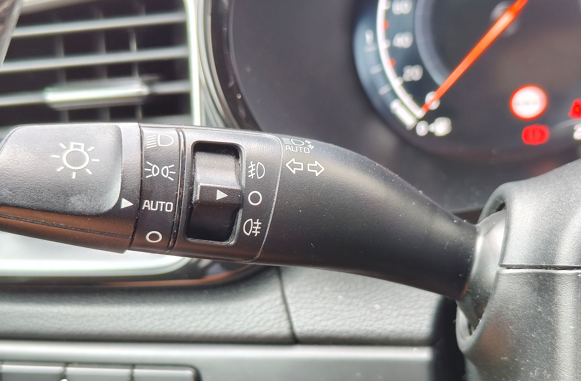 Kia XCeed 1.6 MHEV Emotion DCT - foto 29
