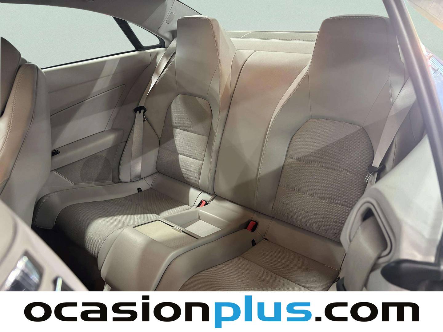 Foto asientos traseros Mercedes Clase E Mercedes Clase E Coupé E 200 CGI Blue Efficiency Elegance (184 CV)