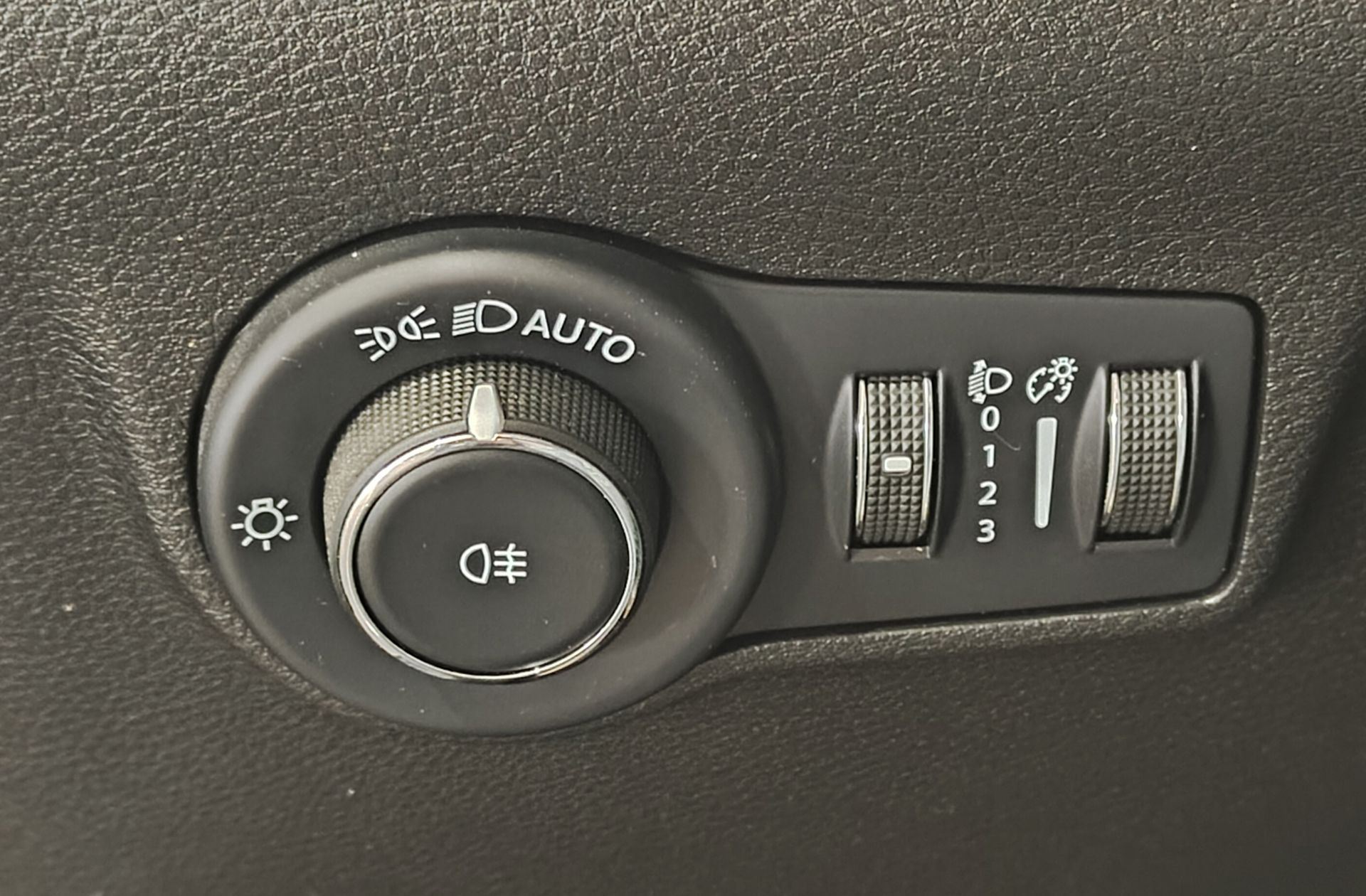 Jeep Compass 1.3 Gse Night Eagle FWD - foto 21