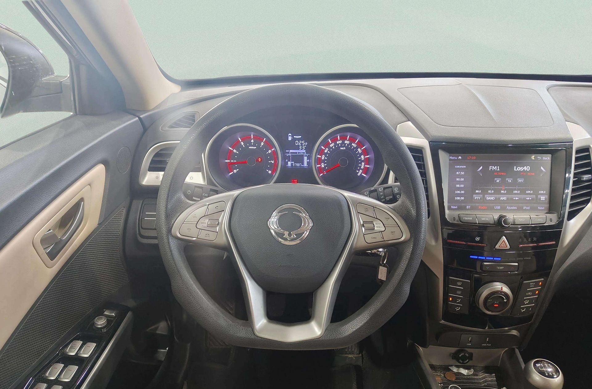 SsangYong Tivoli G16 GLP Premium 4x2 - foto 22