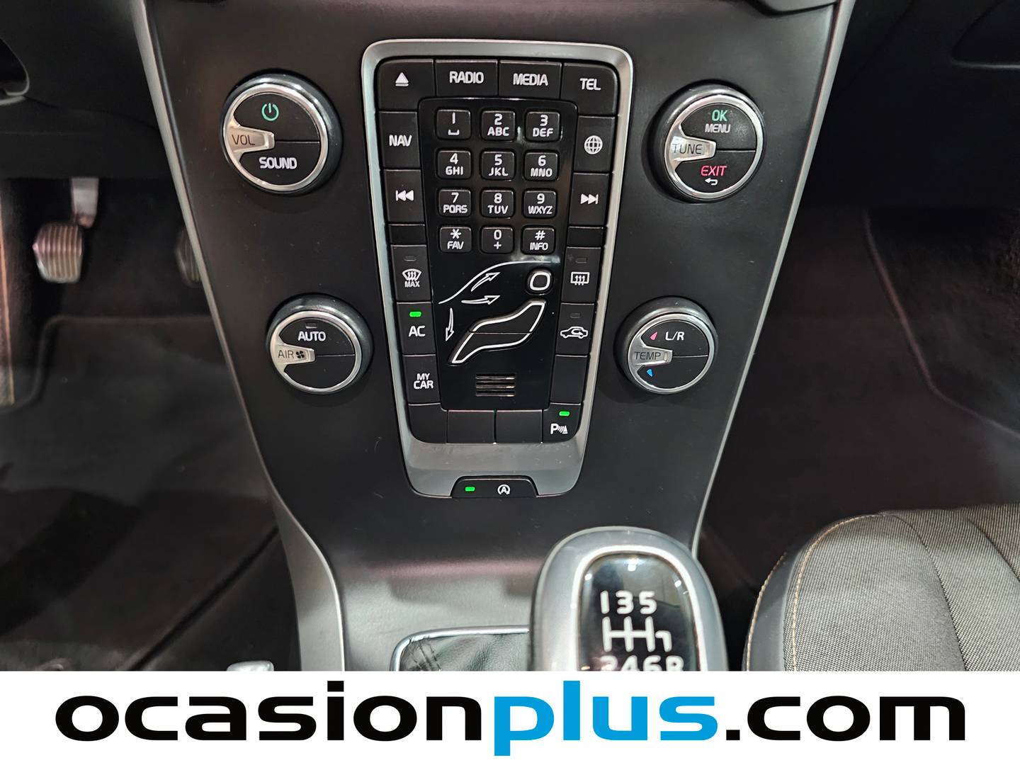 Equipamiento del Volvo V40 Cross Country Volvo V40 Cross Country D2 Momentum (120 CV)